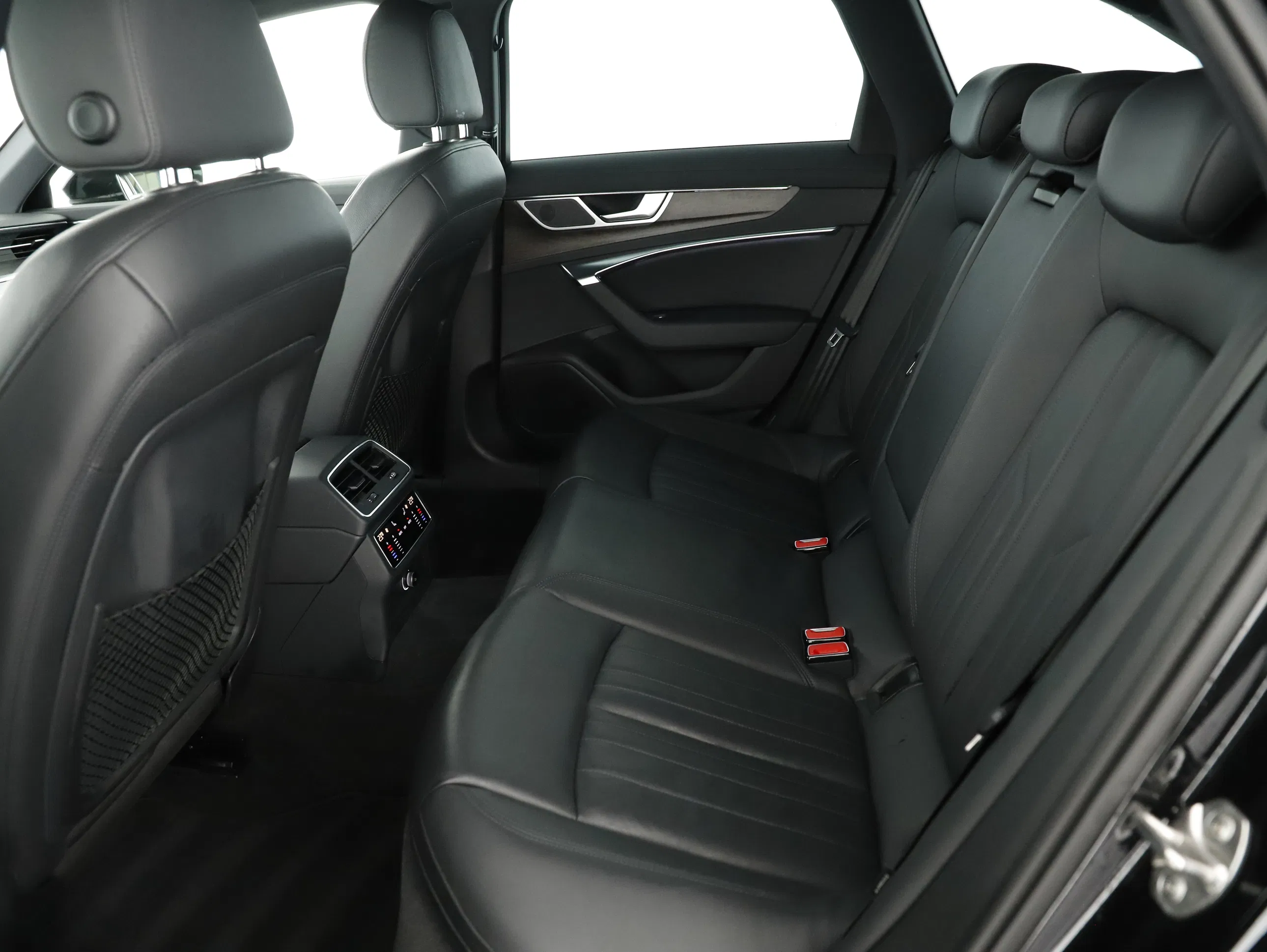 Audi A6 Avant 40 2.0 TDI quattro design | Bild 5 von 23