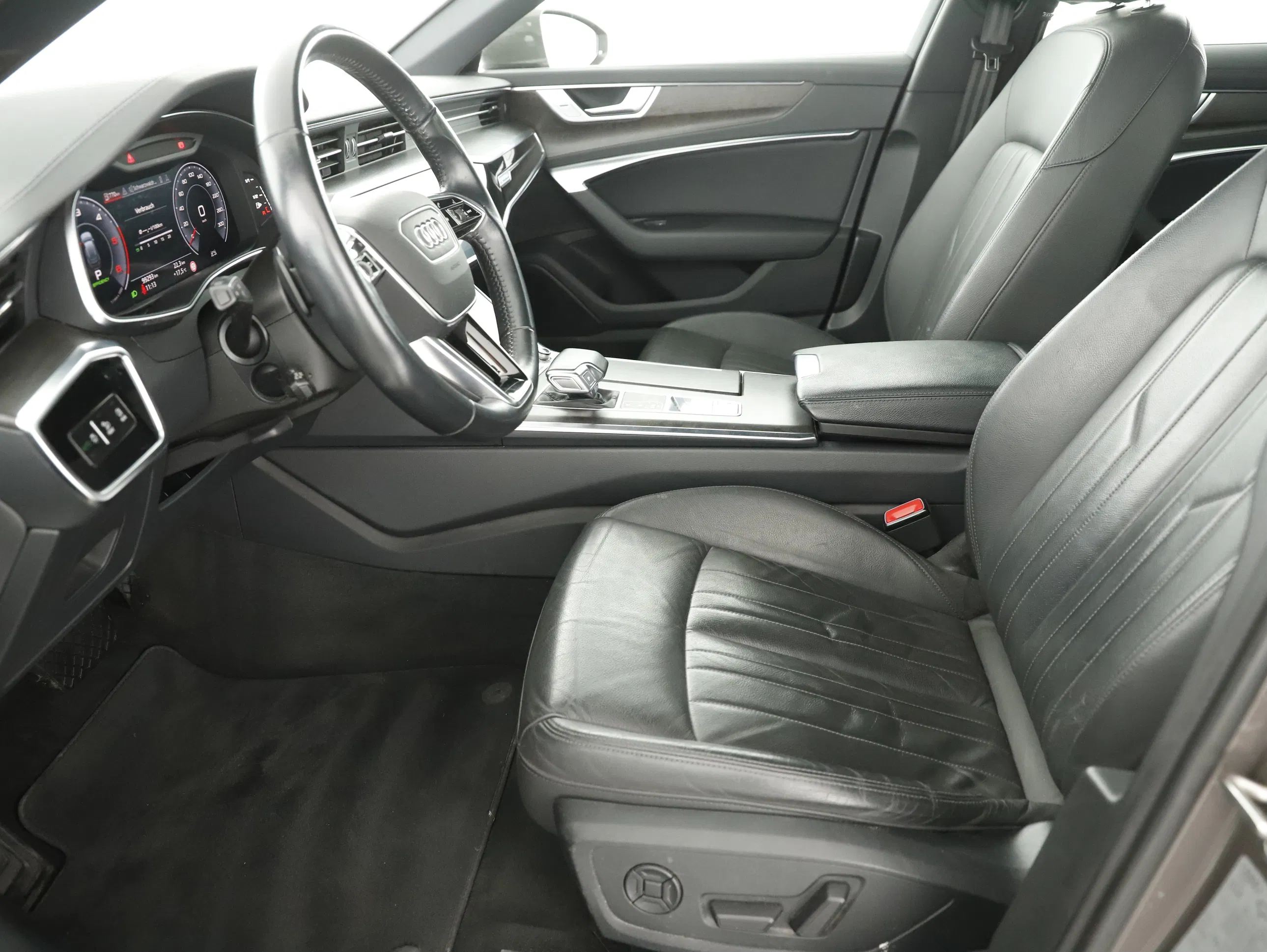 Audi A6 Avant 40 2.0 TDI quattro design | Bild 13 von 28