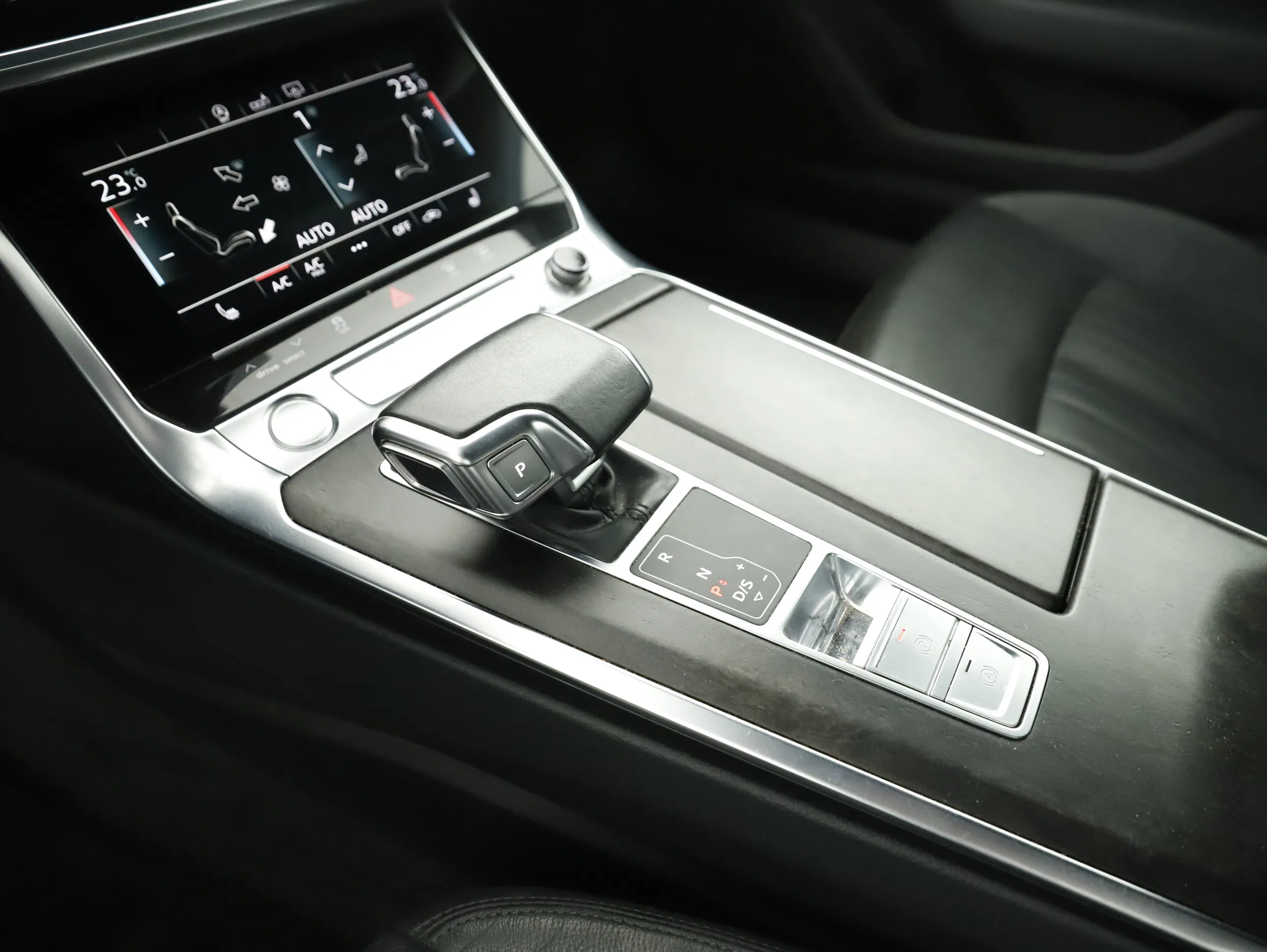 Audi A6 Avant 40 2.0 TDI quattro design | Bild 24 von 28