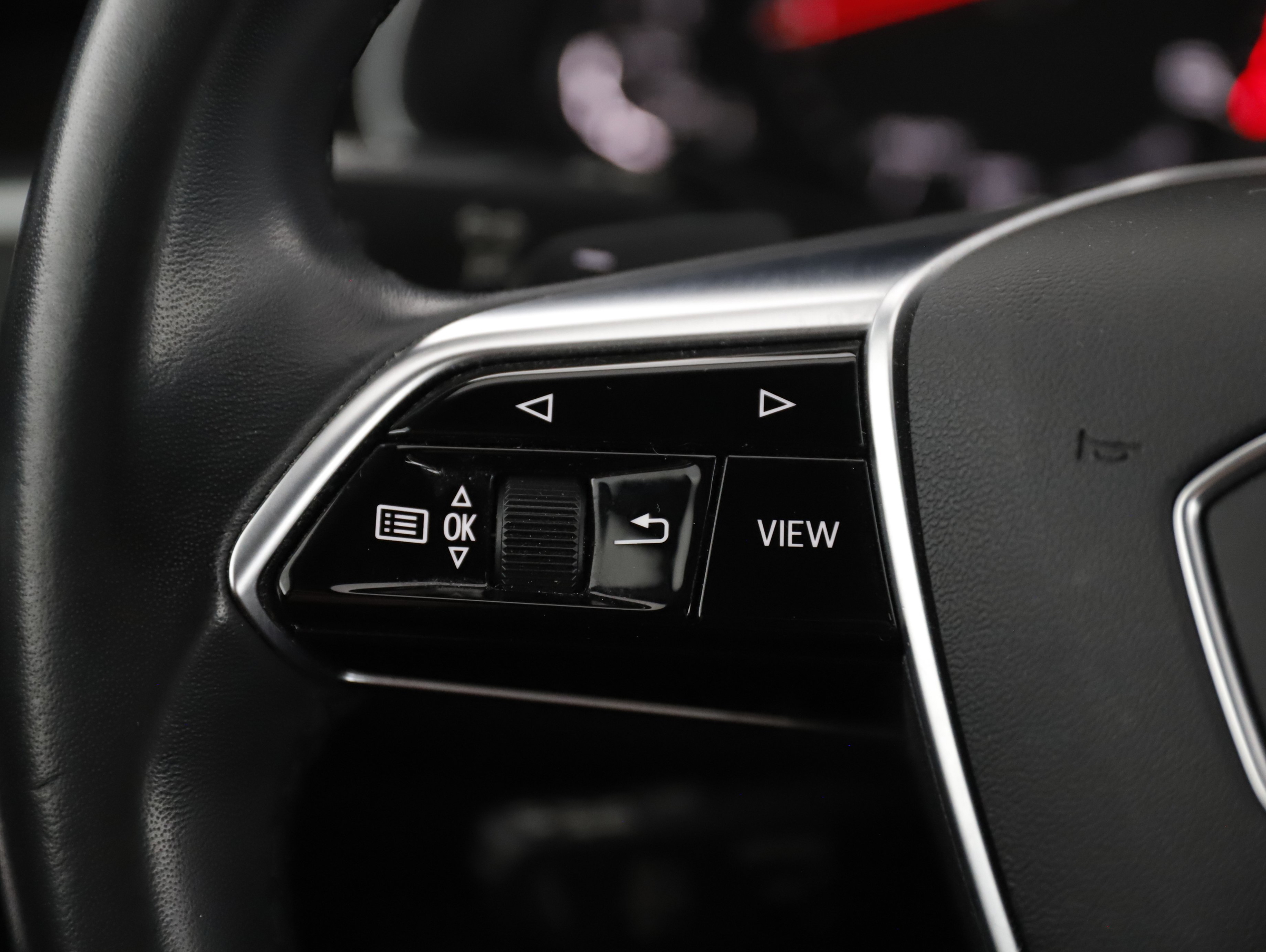 Audi A6 Avant 40 2.0 TDI quattro design | Bild 12 von 26