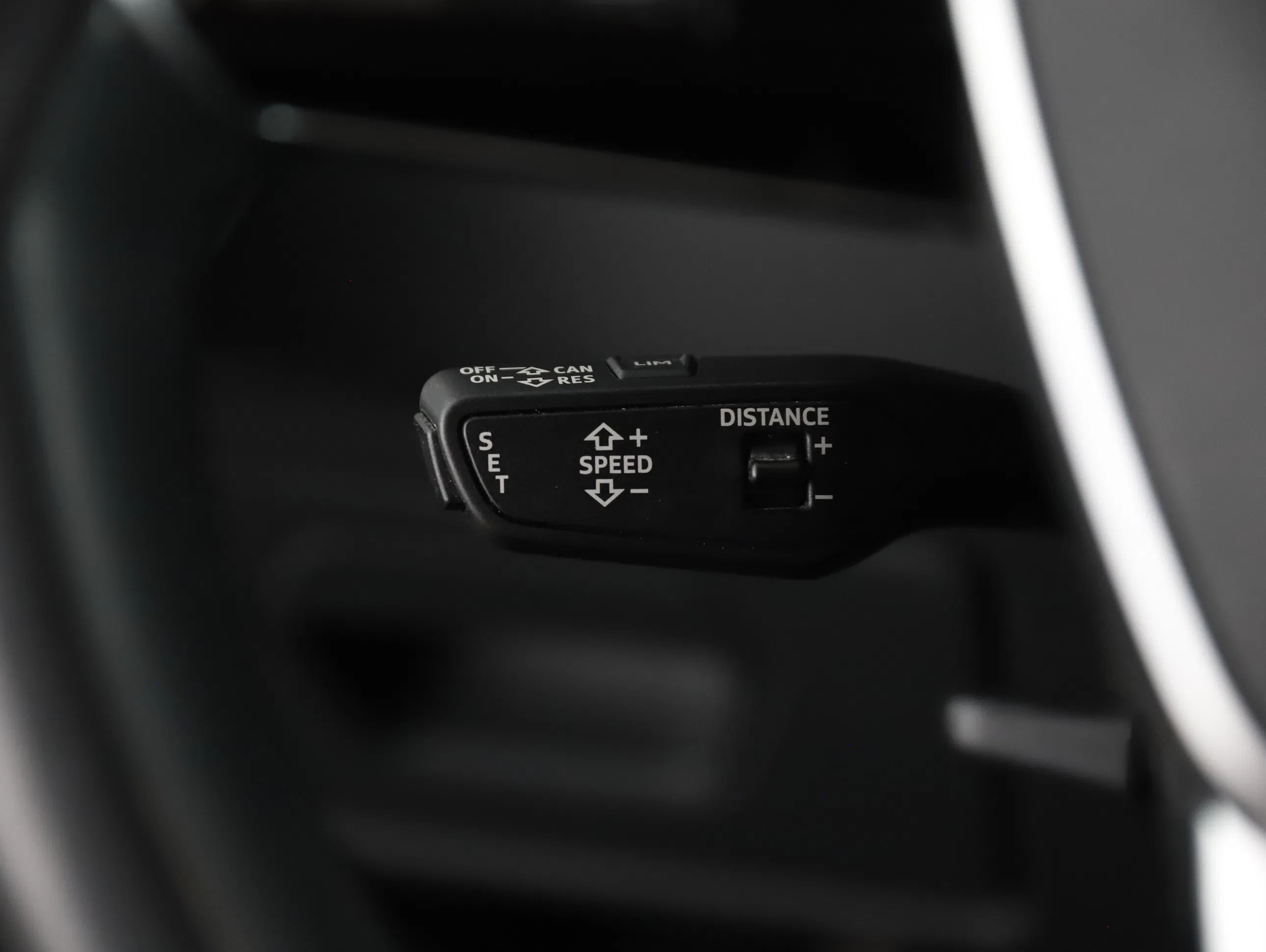 Audi A6 Avant 40 2.0 TDI quattro design | Bild 13 von 26