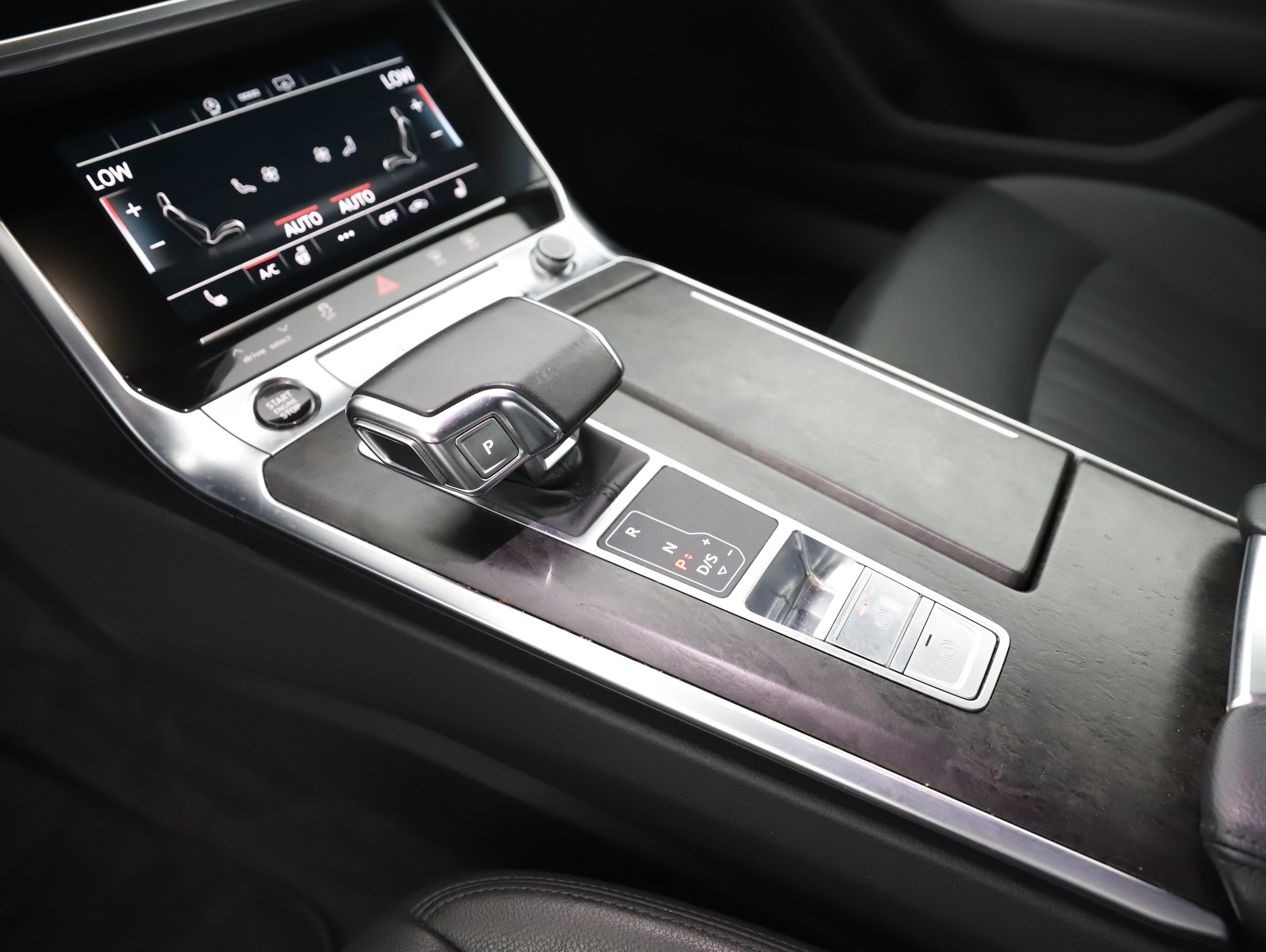 Audi A6 Avant 40 2.0 TDI quattro design | Bild 19 von 26