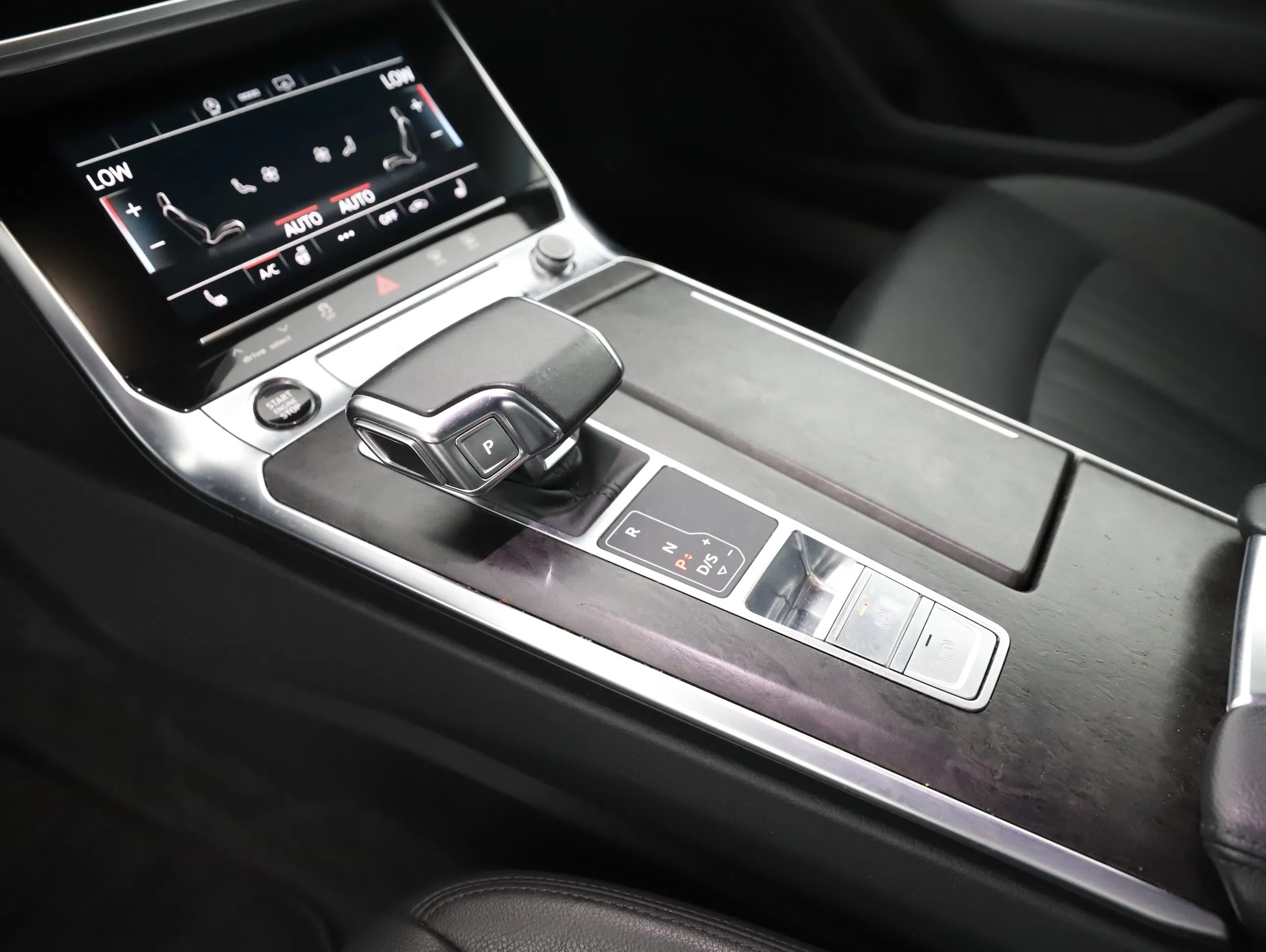 Audi A6 Avant 40 2.0 TDI quattro design | Bild 19 von 26