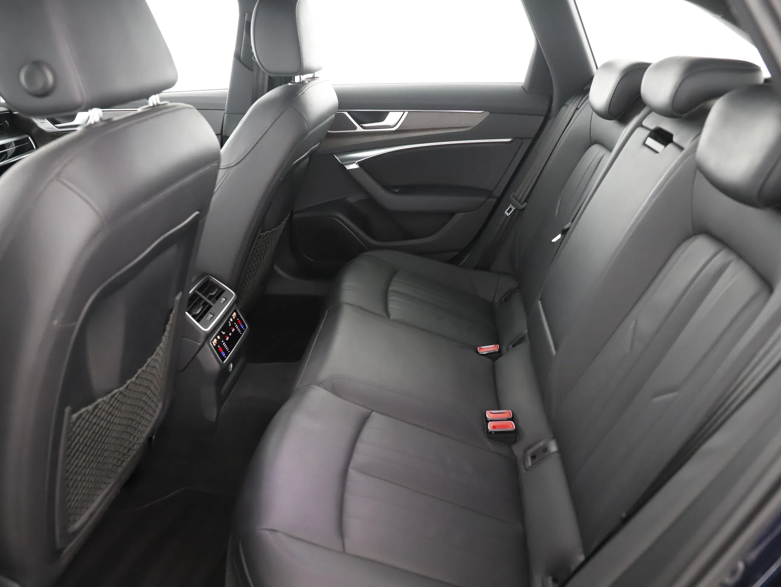 Audi A6 Avant 40 2.0 TDI quattro design | Bild 20 von 26