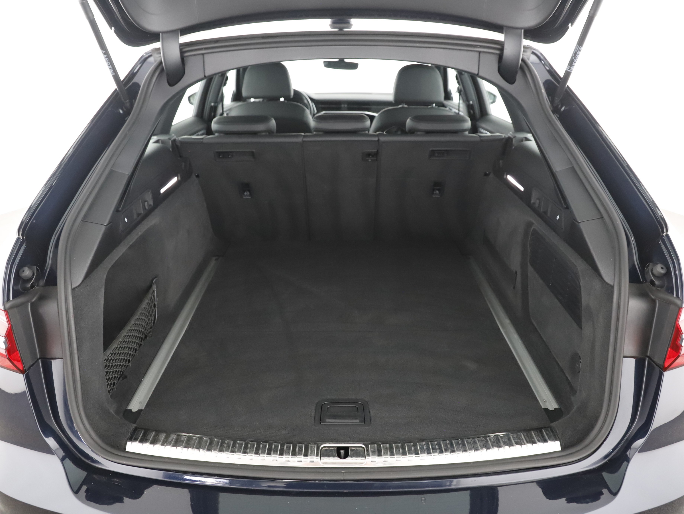 Audi A6 Avant 40 2.0 TDI quattro design | Bild 21 von 26