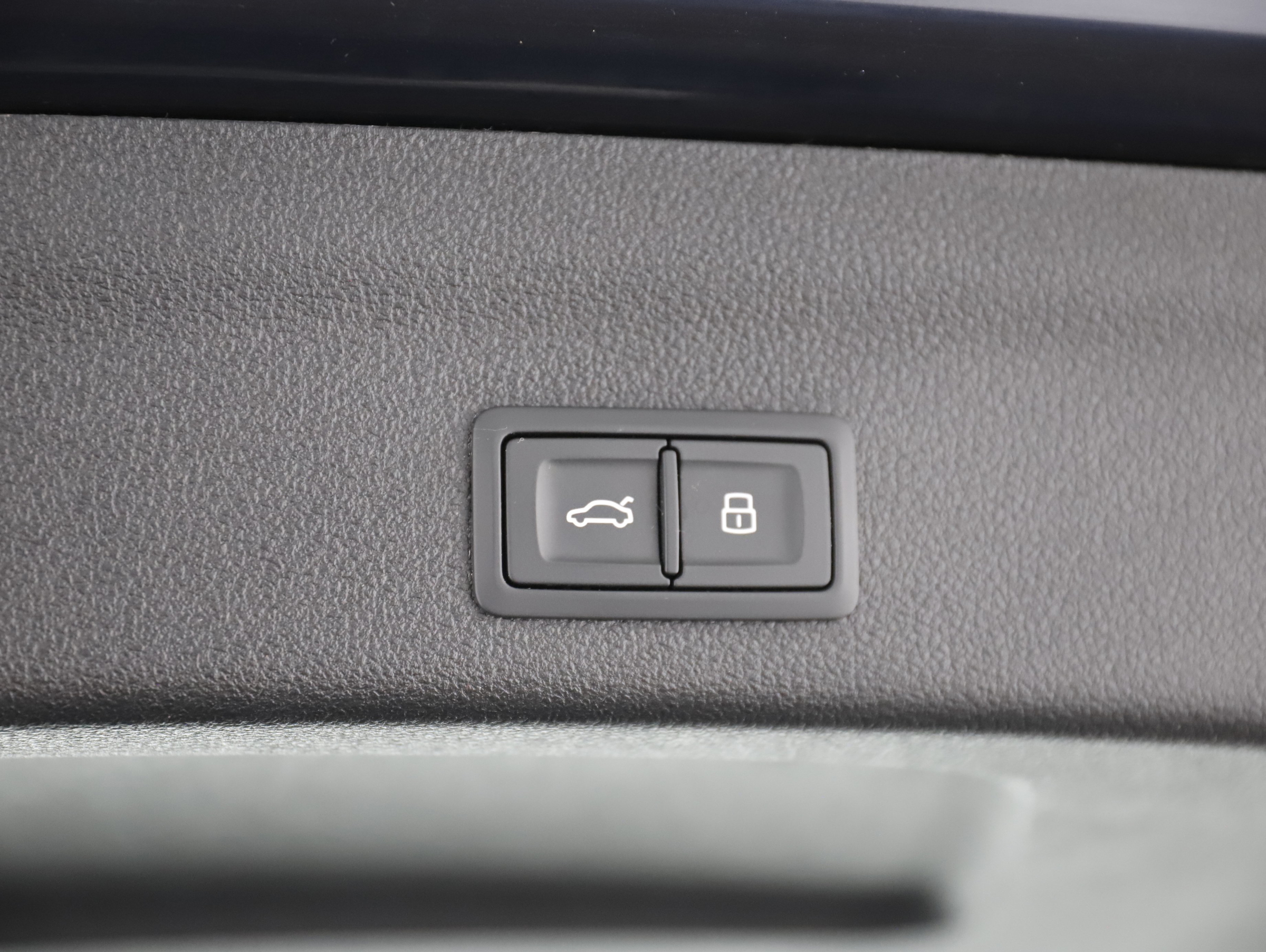 Audi A6 Avant 40 2.0 TDI quattro design | Bild 22 von 26