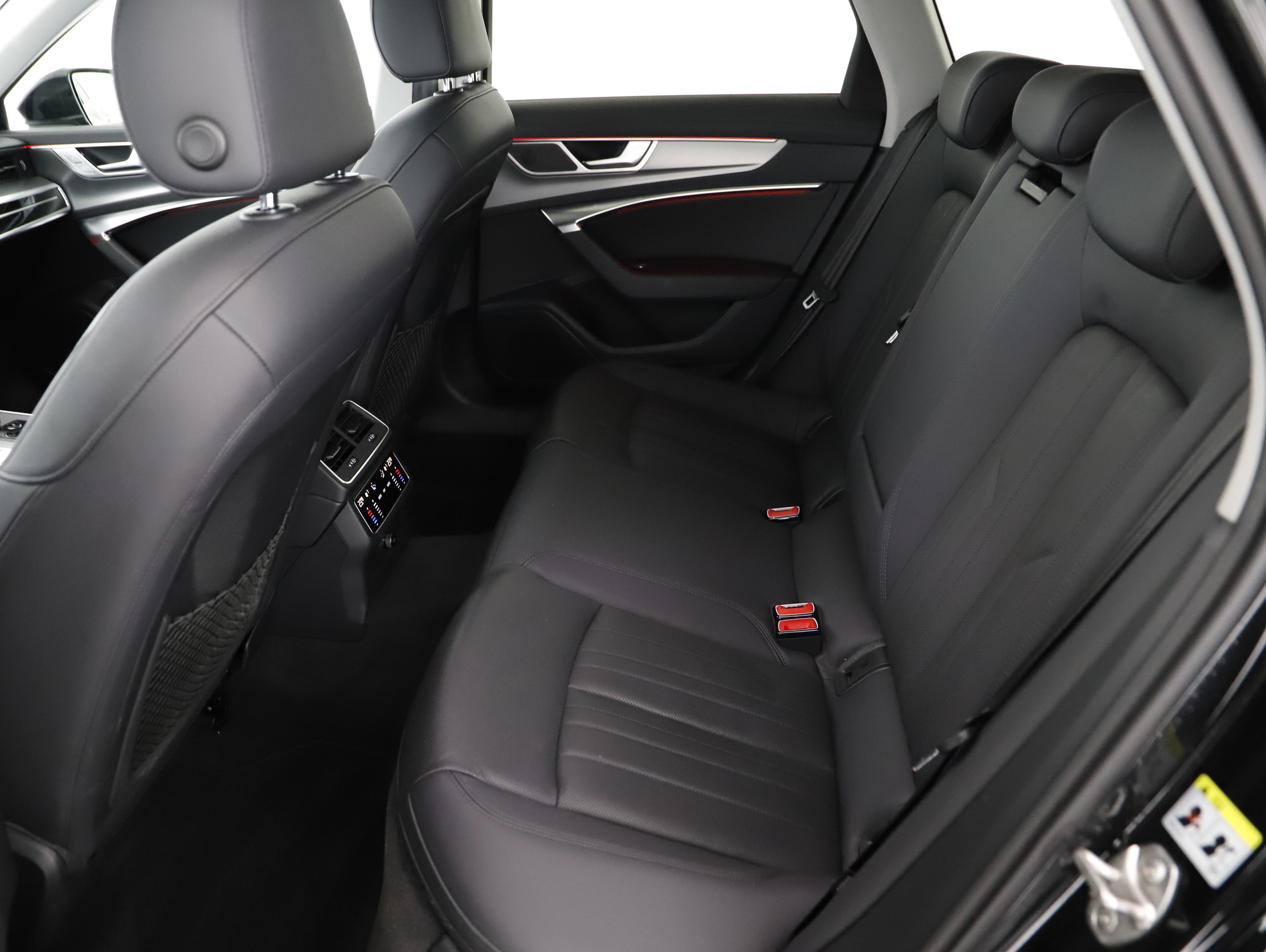 Audi A6 Avant 40 2.0 TDI design | Bild 2 von 23
