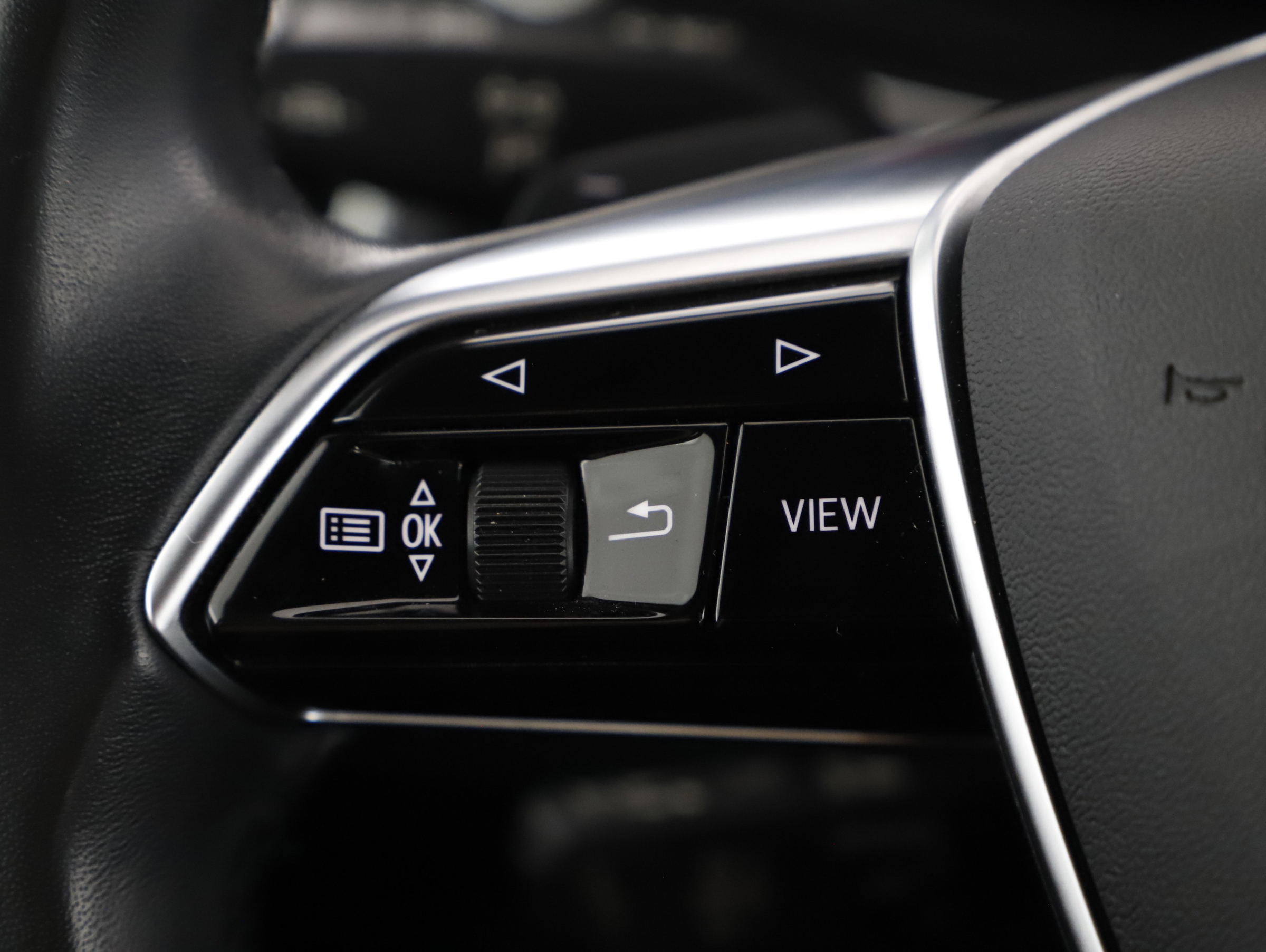 Audi A6 Avant 40 2.0 TDI quattro design | Bild 11 von 23