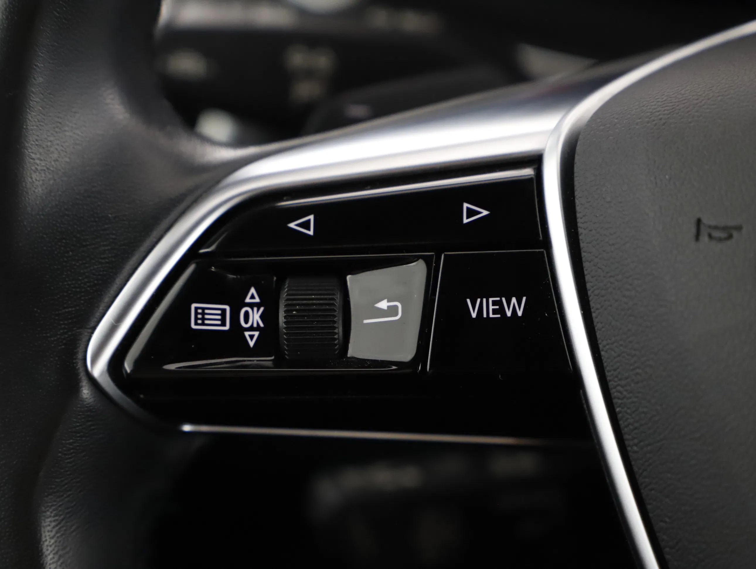 Audi A6 Avant 40 2.0 TDI quattro design | Bild 11 von 23