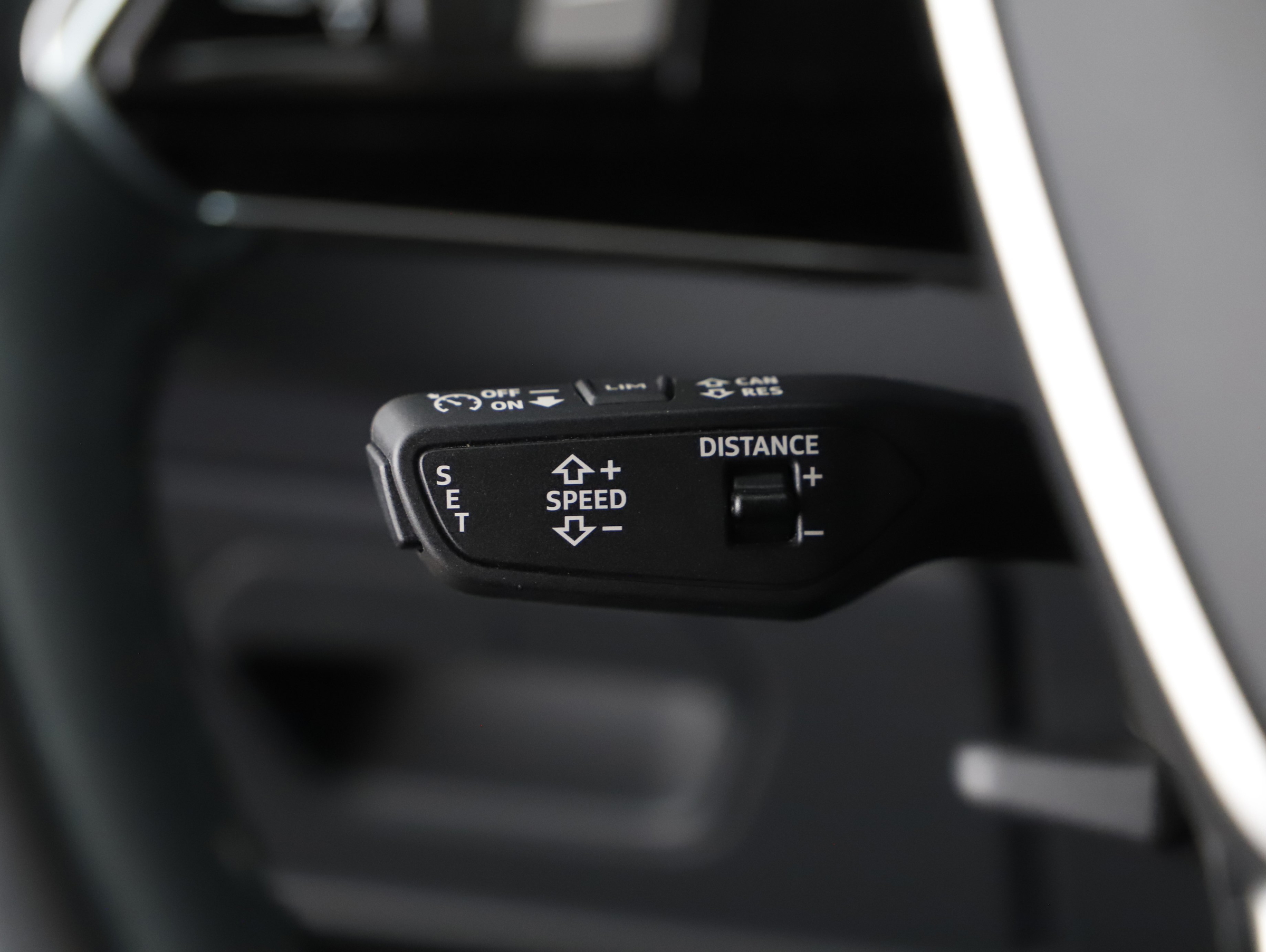 Audi A6 Avant 40 2.0 TDI quattro design | Bild 13 von 23