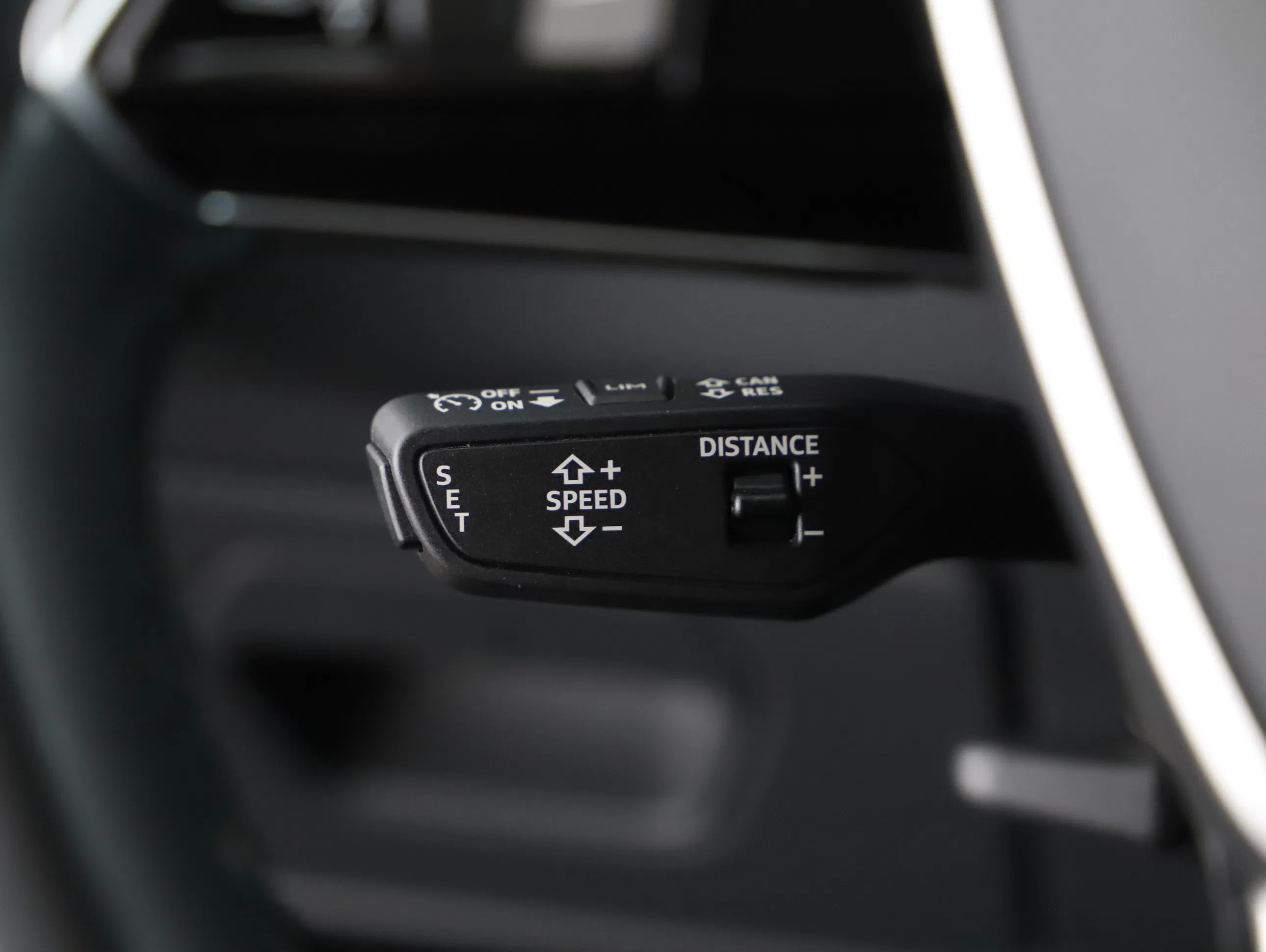 Audi A6 Avant 40 2.0 TDI quattro design | Bild 13 von 23