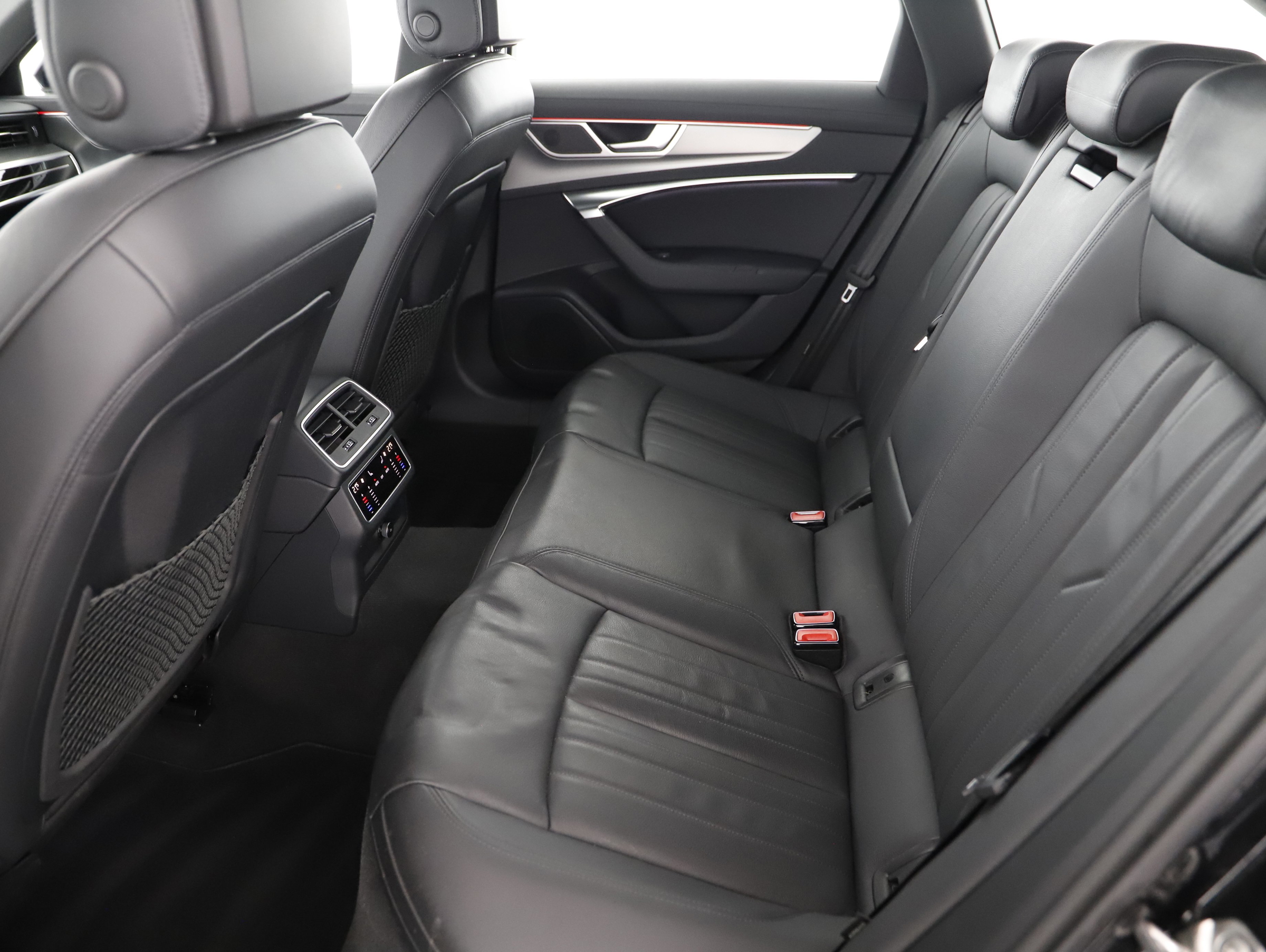 Audi A6 Avant 40 2.0 TDI quattro design | Bild 2 von 23