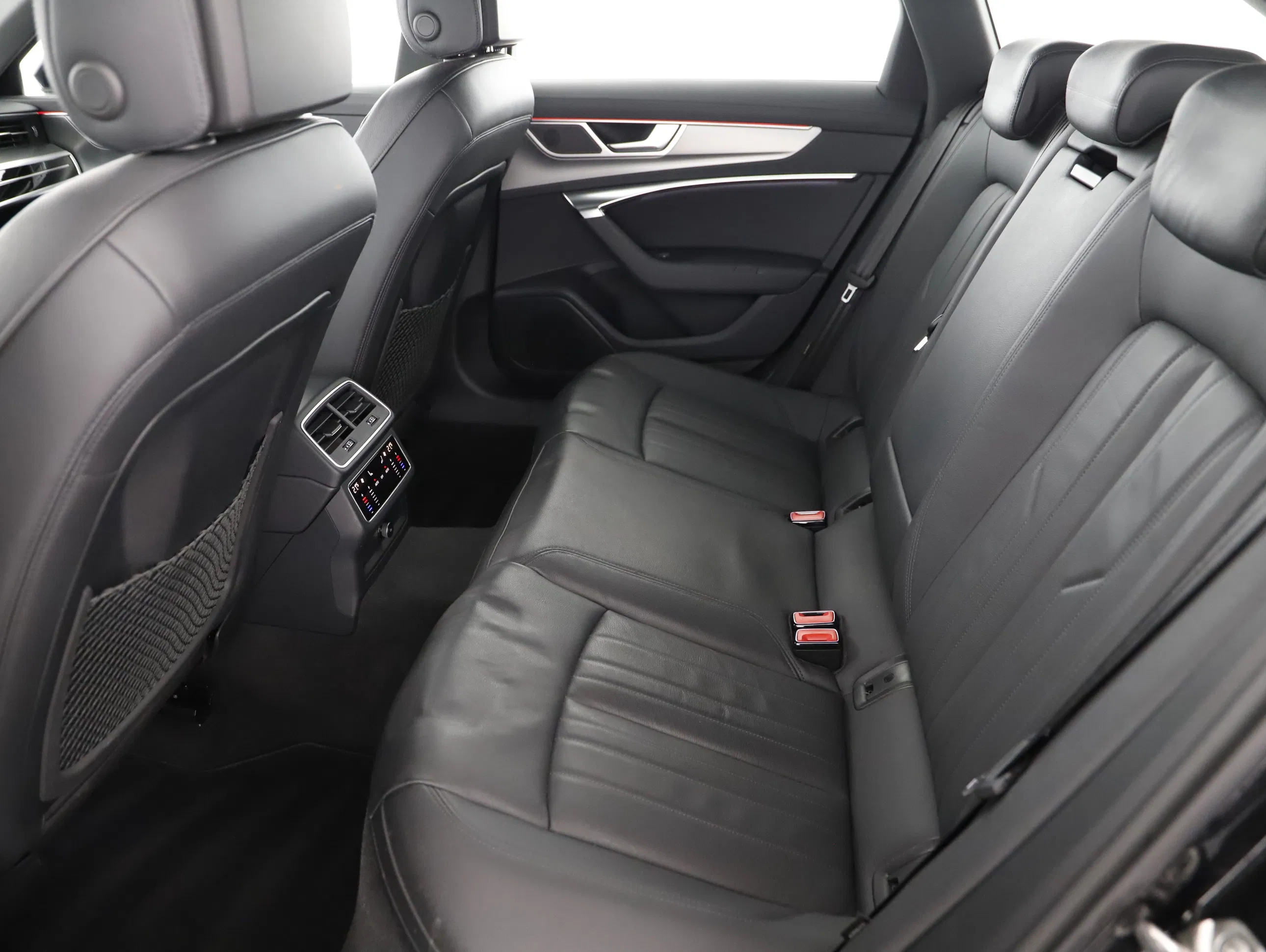 Audi A6 Avant 40 2.0 TDI quattro design | Bild 2 von 23