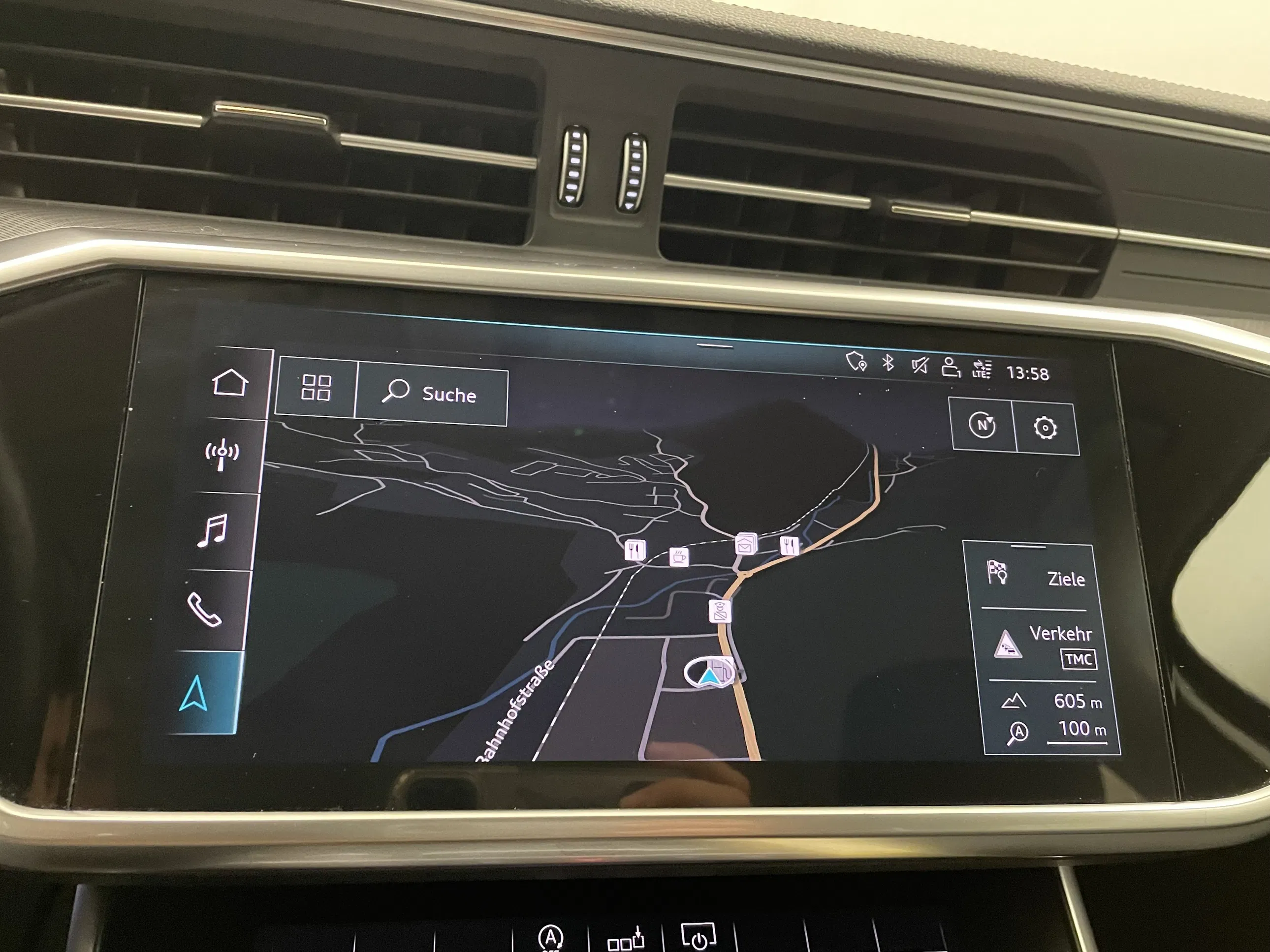 Audi A6 Avant 40 TDI quattro | Bild 19 von 28