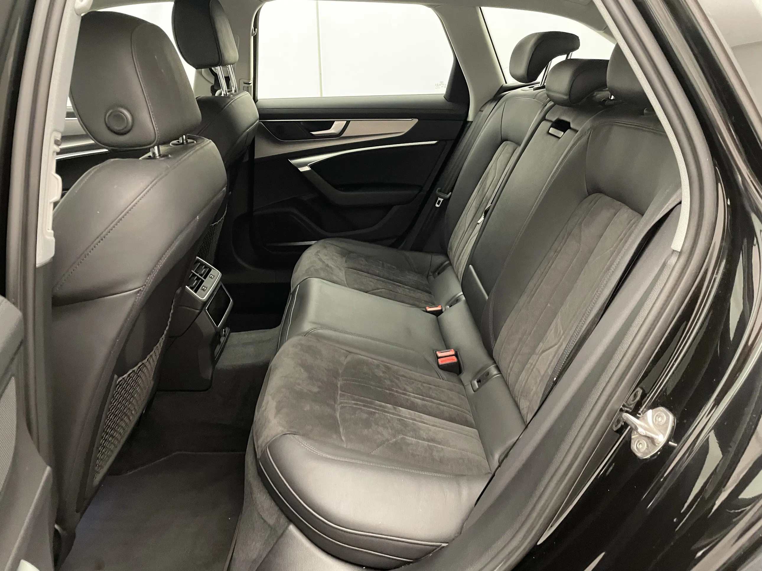 Audi A6 Avant 40 TDI quattro | Bild 23 von 28