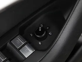 Audi A6 Avant 40 2.0 TDI quattro sport | Thumbnail 16 von 23