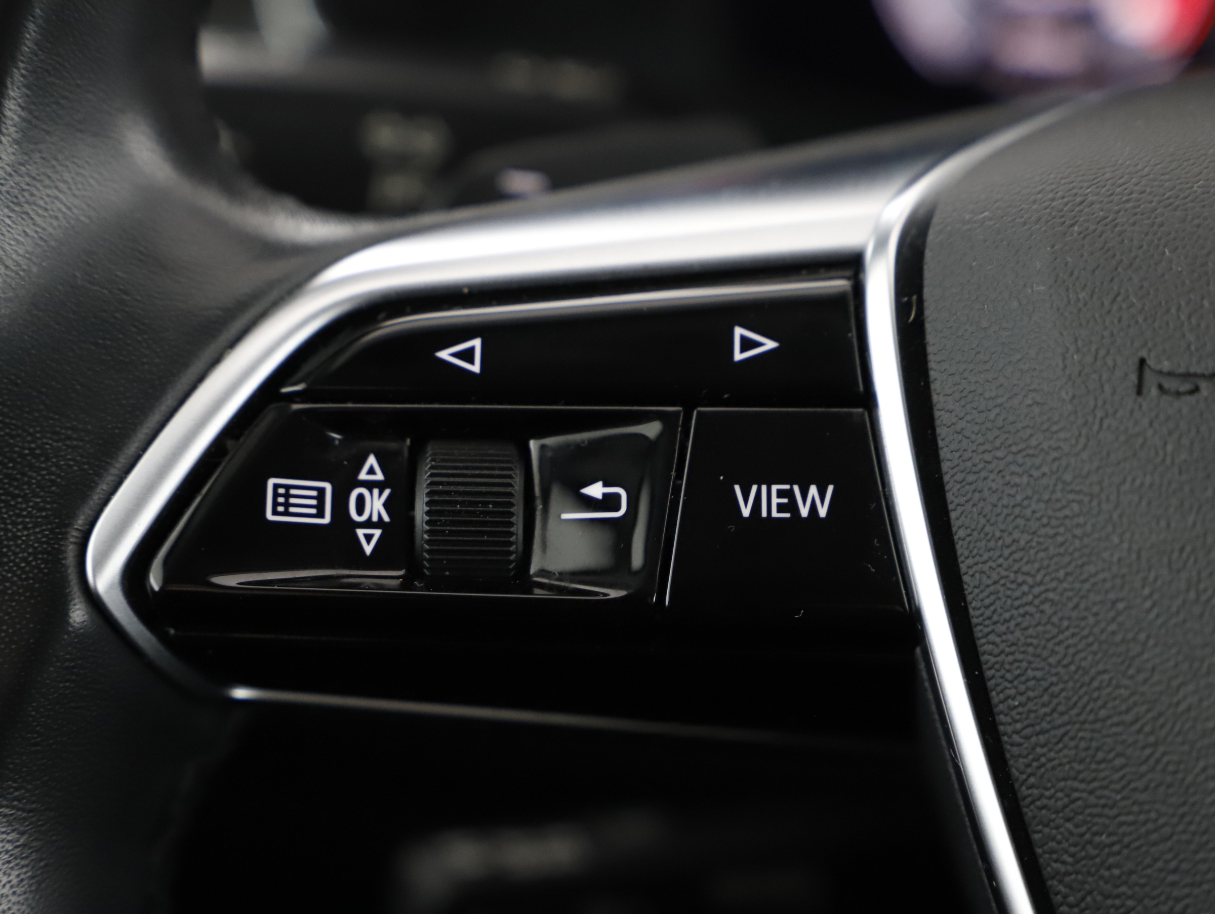 Audi A6 Avant 40 2.0 TDI quattro sport | Bild 2 von 17