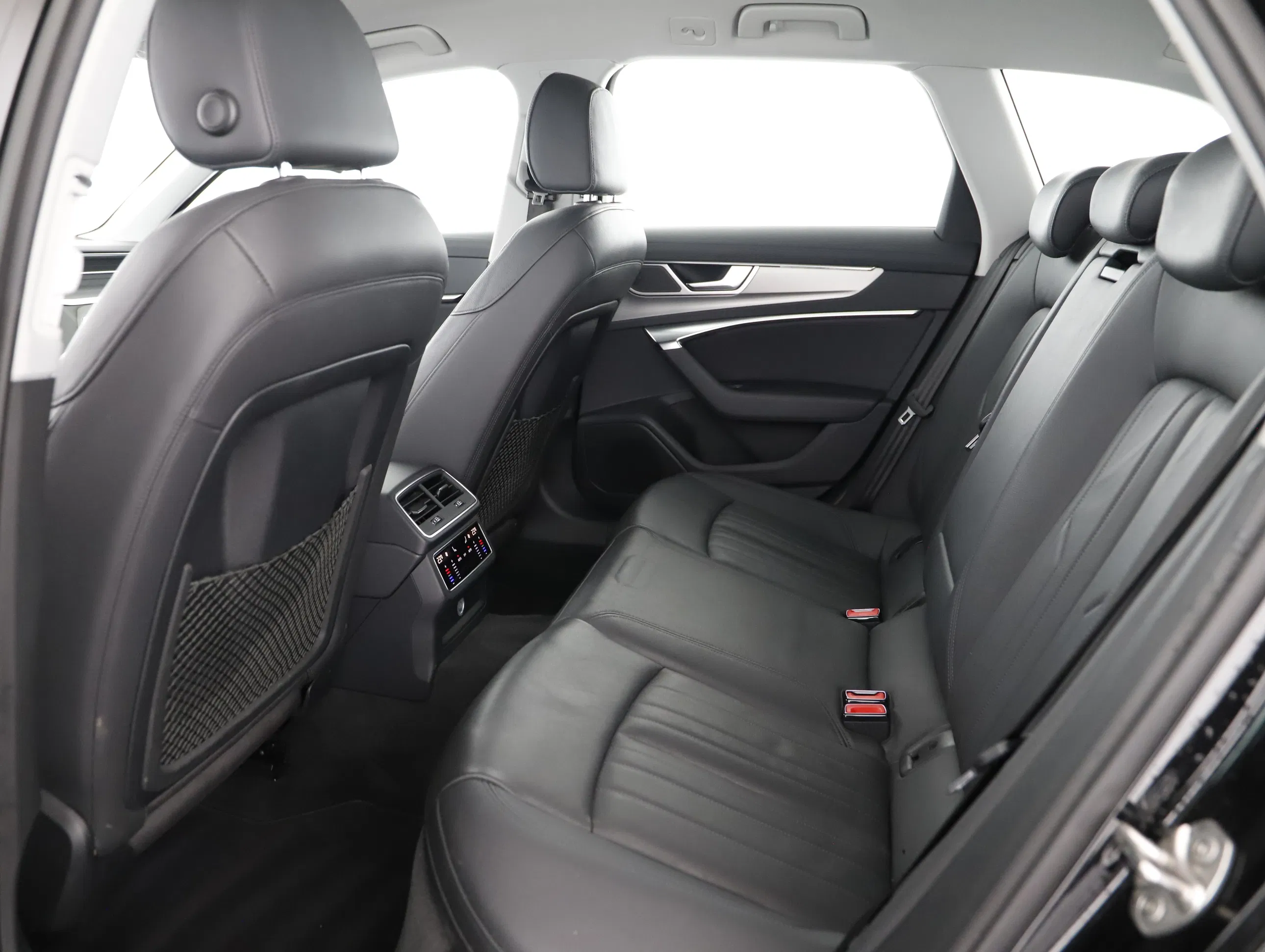 Audi A6 Avant 40 2.0 TDI design | Bild 19 von 24