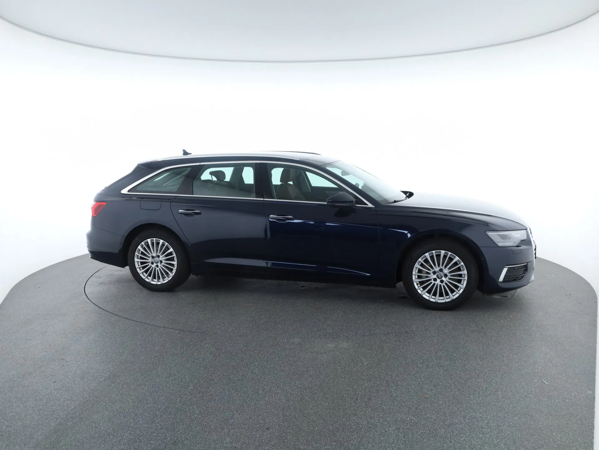 Audi A6 Avant 45 3.0 TDI quattro design | Bild 30 von 31