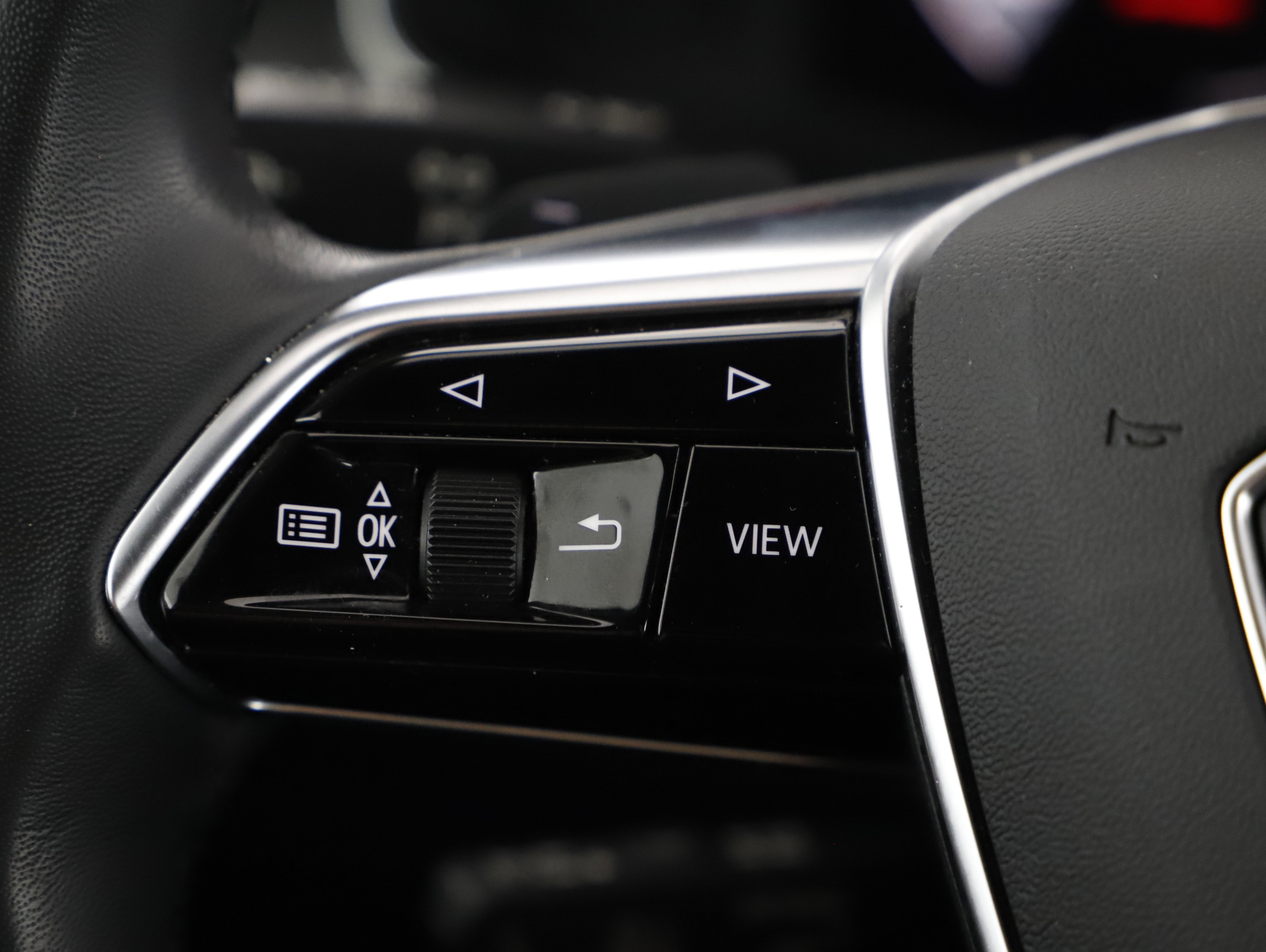 Audi A6 Avant 40 2.0 TDI quattro design | Bild 11 von 23