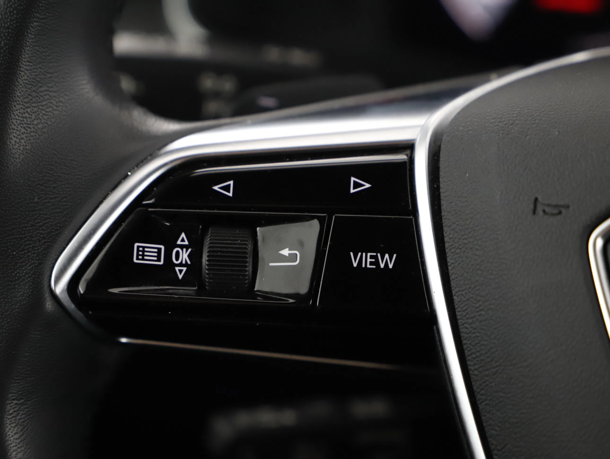 Audi A6 Avant 40 2.0 TDI quattro design | Bild 11 von 23