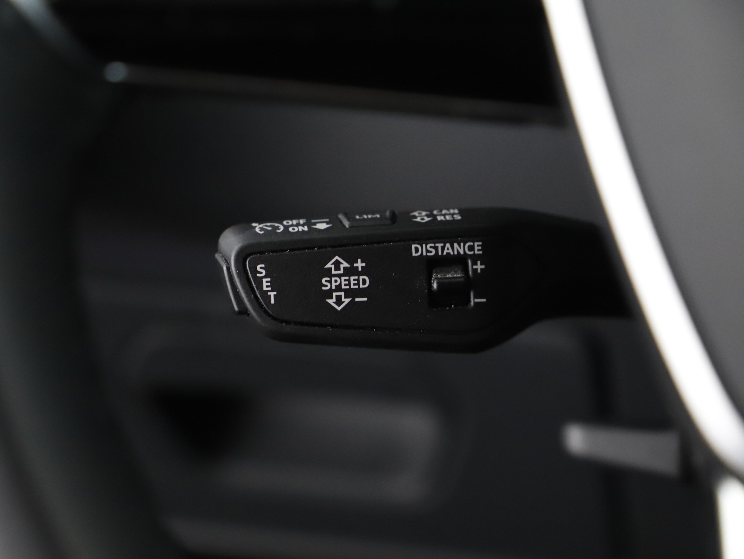 Audi A6 Avant 40 2.0 TDI quattro design | Bild 13 von 23