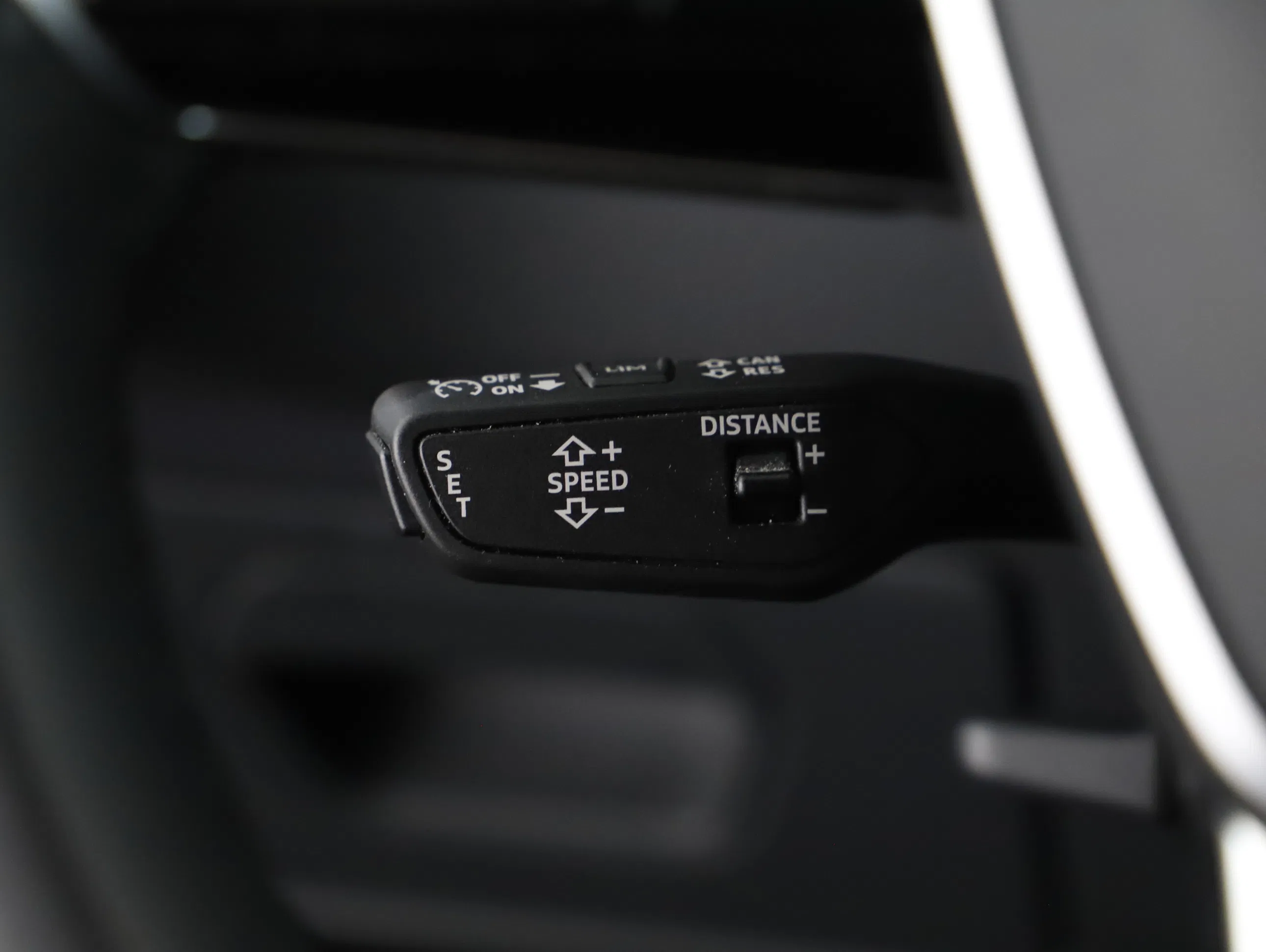 Audi A6 Avant 40 2.0 TDI quattro design | Bild 13 von 23