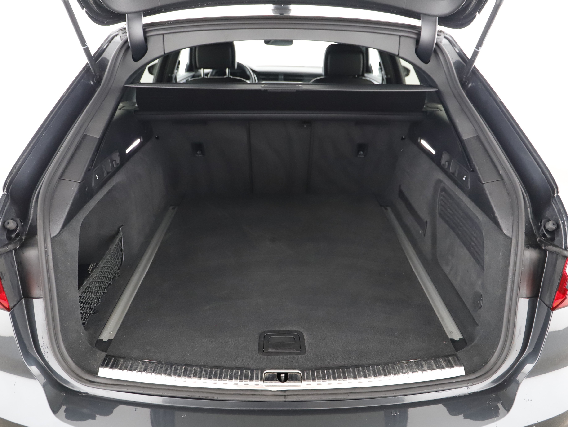 Audi A6 Avant 40 2.0 TDI quattro design | Bild 17 von 23