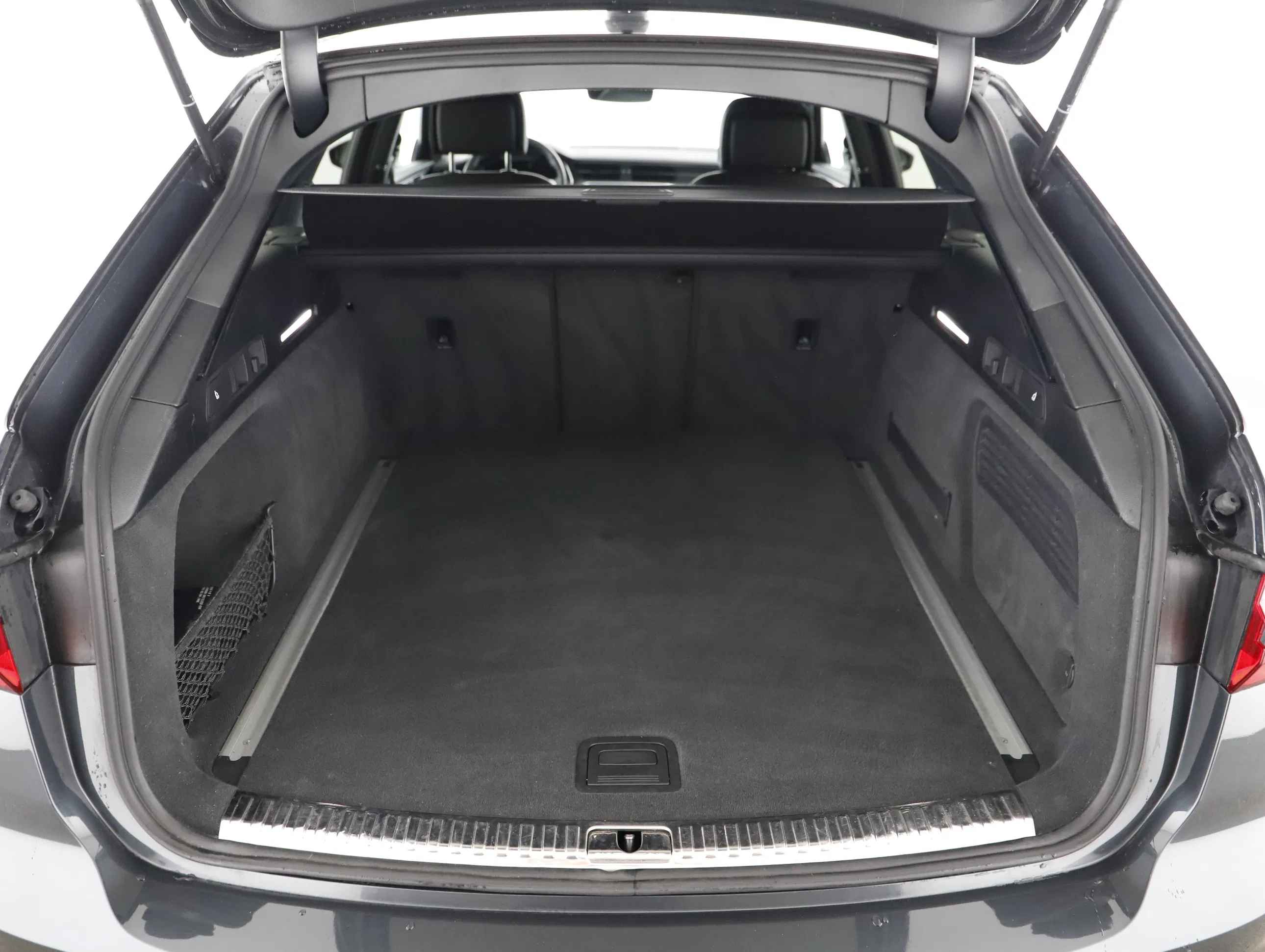Audi A6 Avant 40 2.0 TDI quattro design | Bild 17 von 23