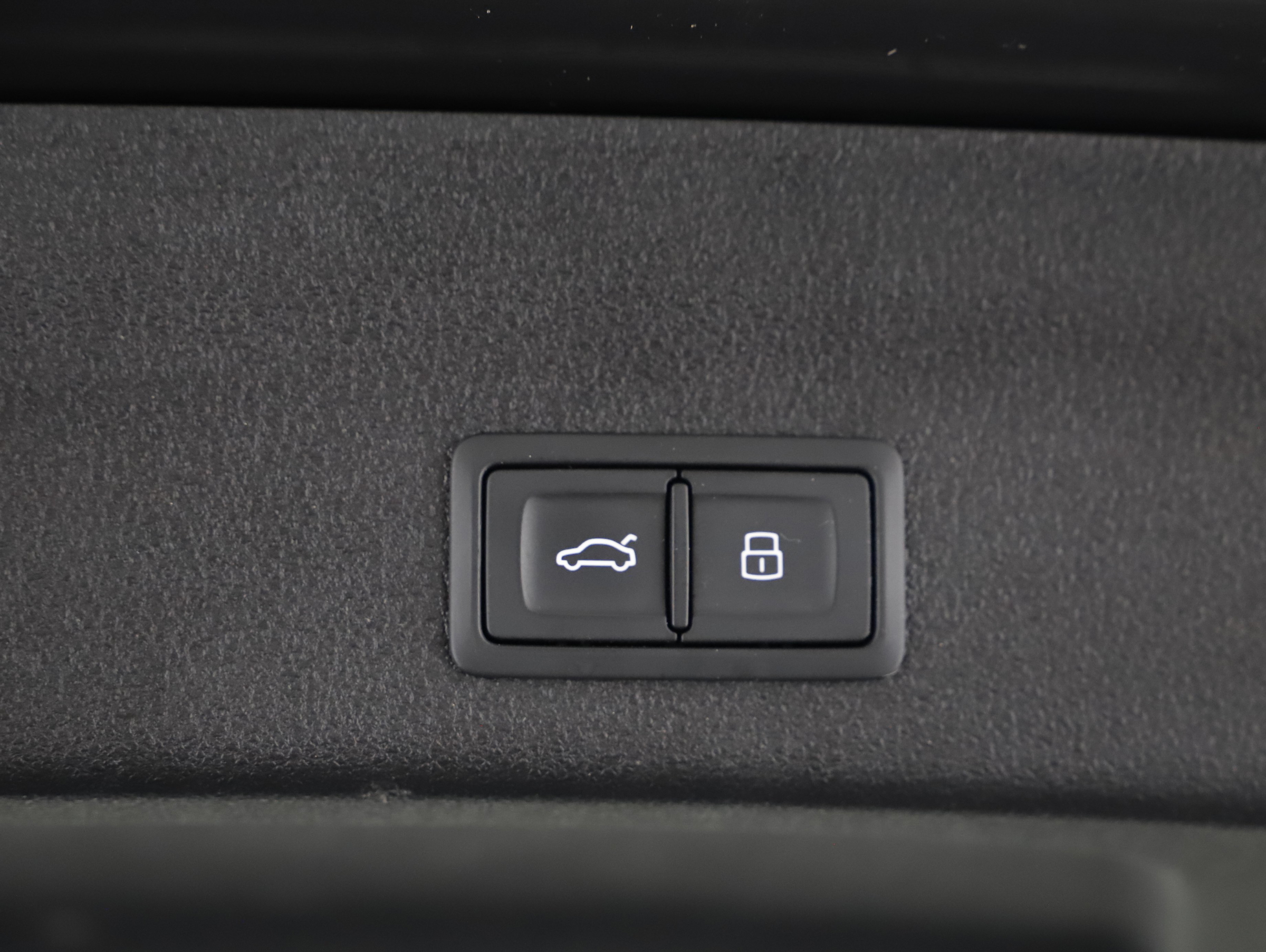 Audi A6 Avant 40 2.0 TDI quattro design | Bild 18 von 23