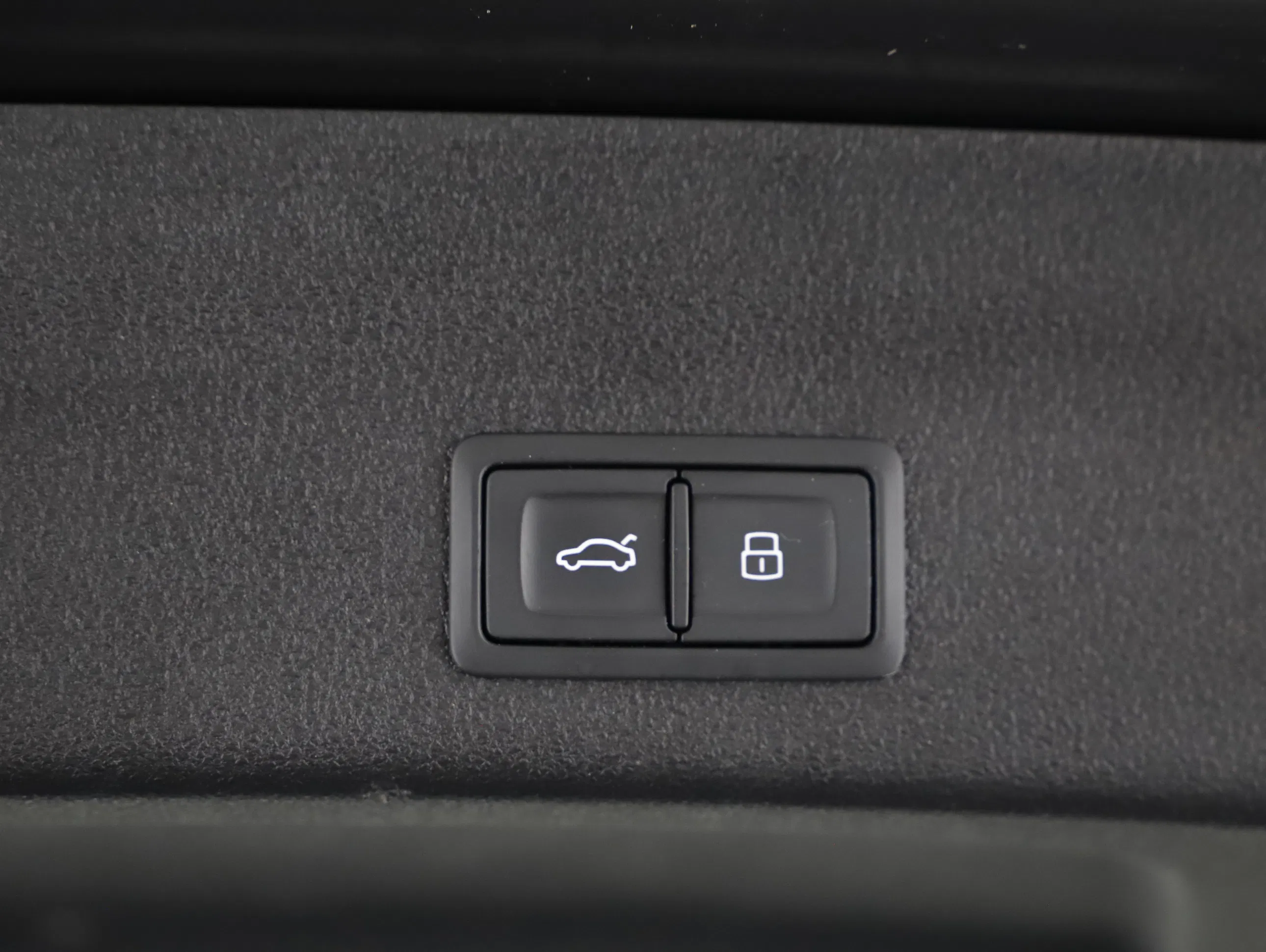 Audi A6 Avant 40 2.0 TDI quattro design | Bild 18 von 23