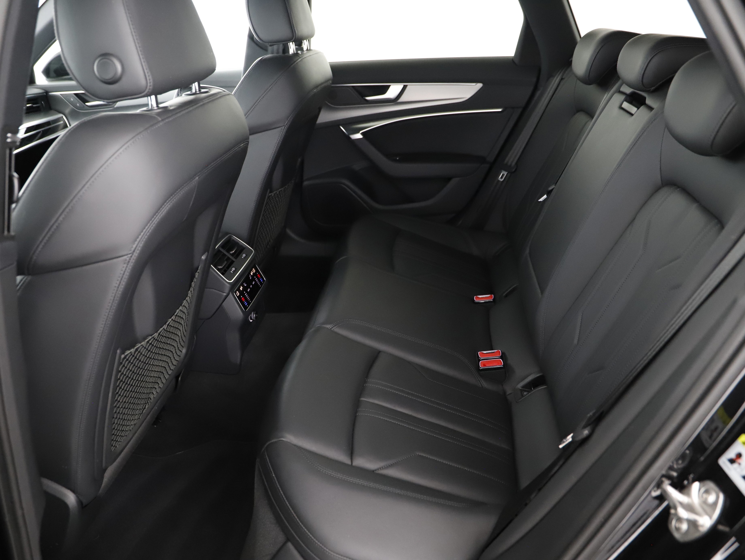 Audi A6 Avant 45 3.0 TDI quattro sport | Bild 18 von 24