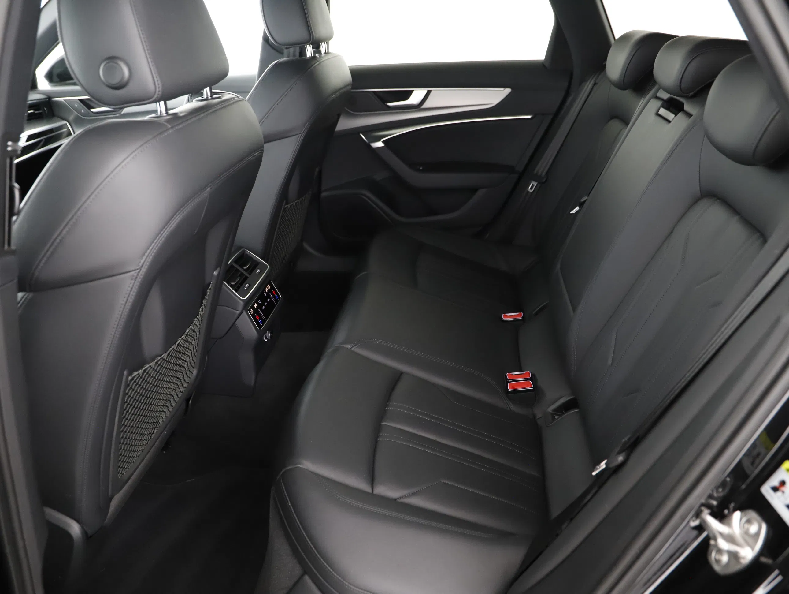 Audi A6 Avant 45 3.0 TDI quattro sport | Bild 18 von 24