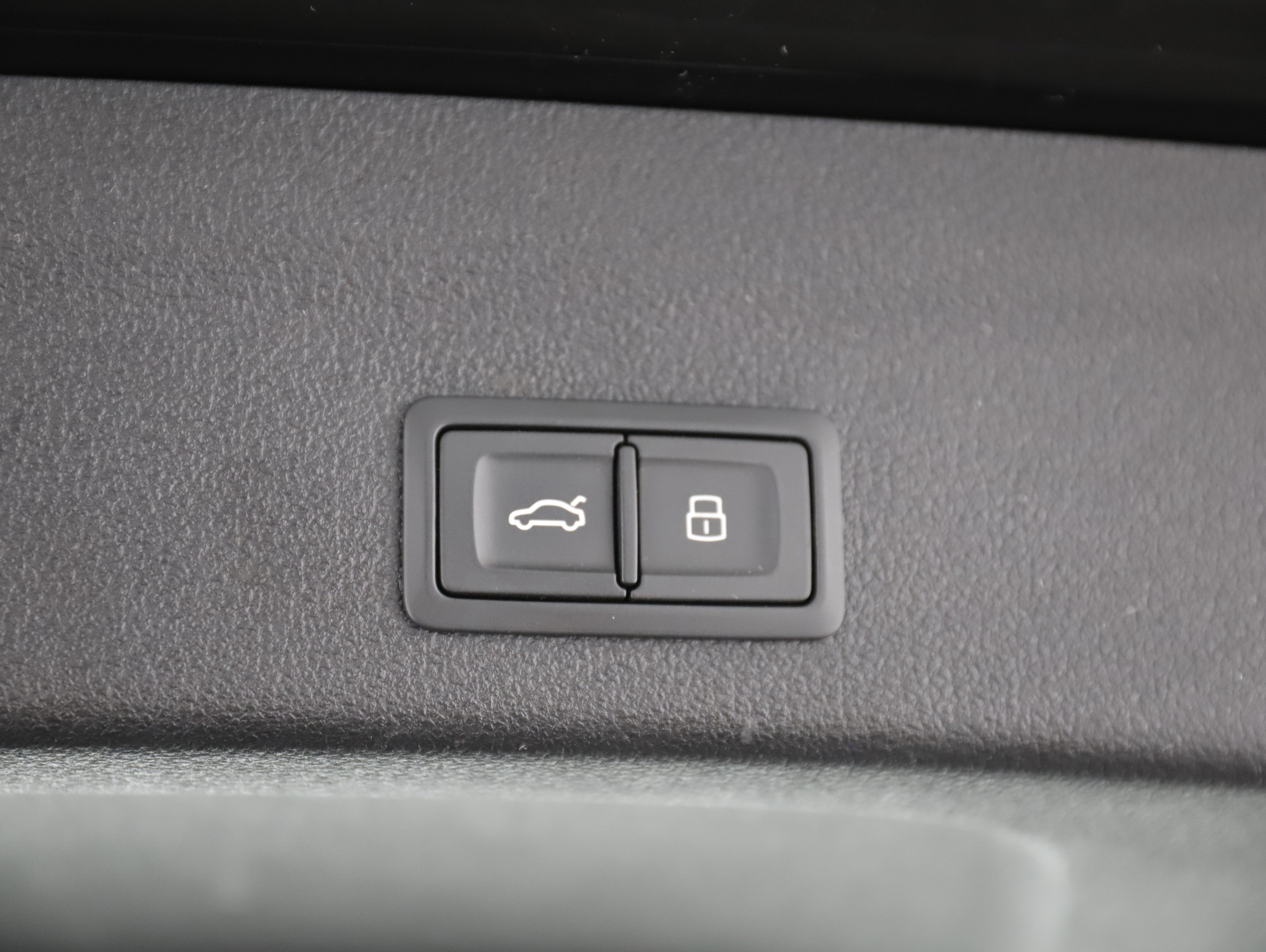 Audi A6 Avant 40 2.0 TDI sport | Bild 13 von 31