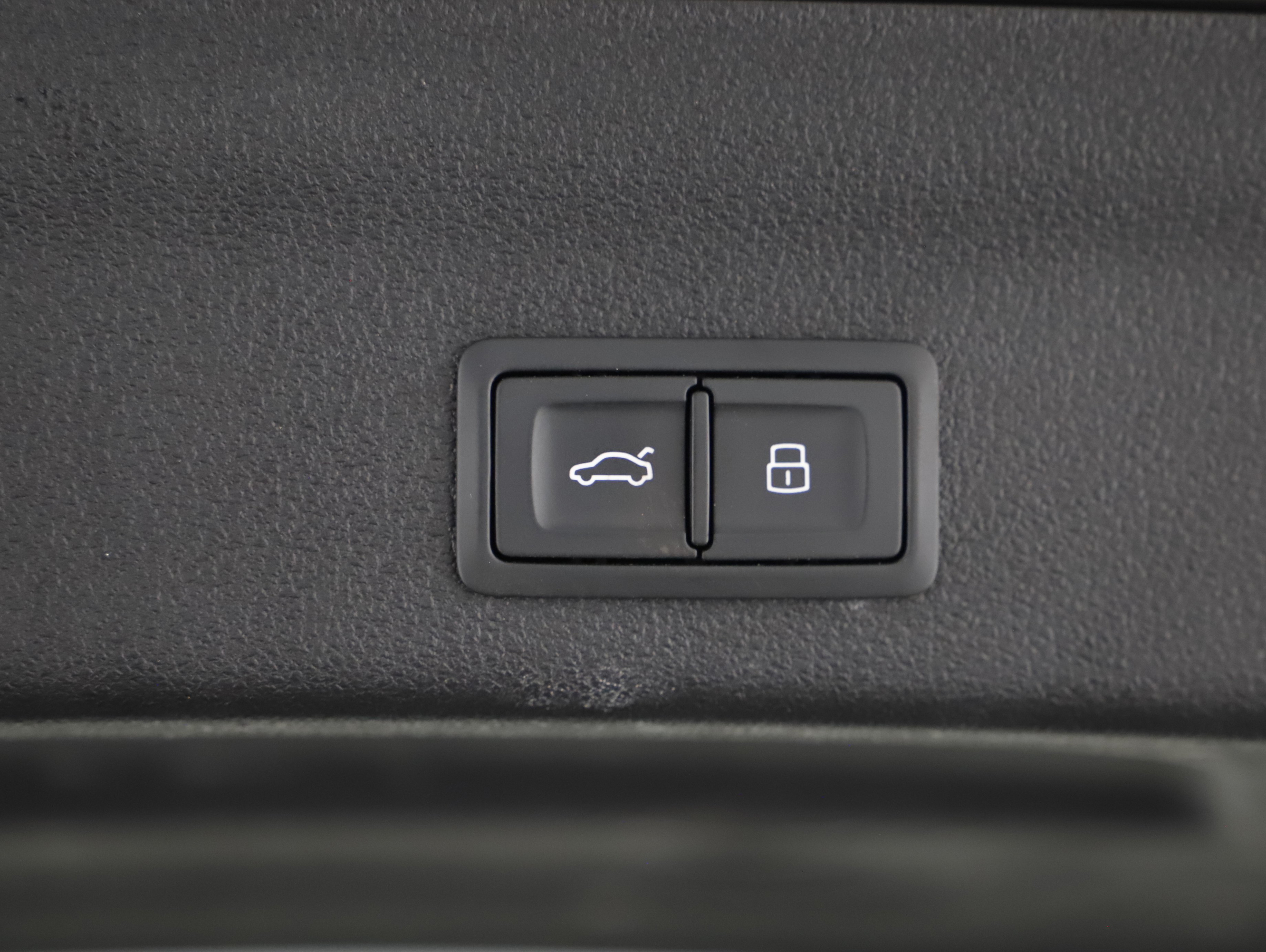 Audi A6 Avant 40 2.0 TDI quattro sport | Bild 13 von 27