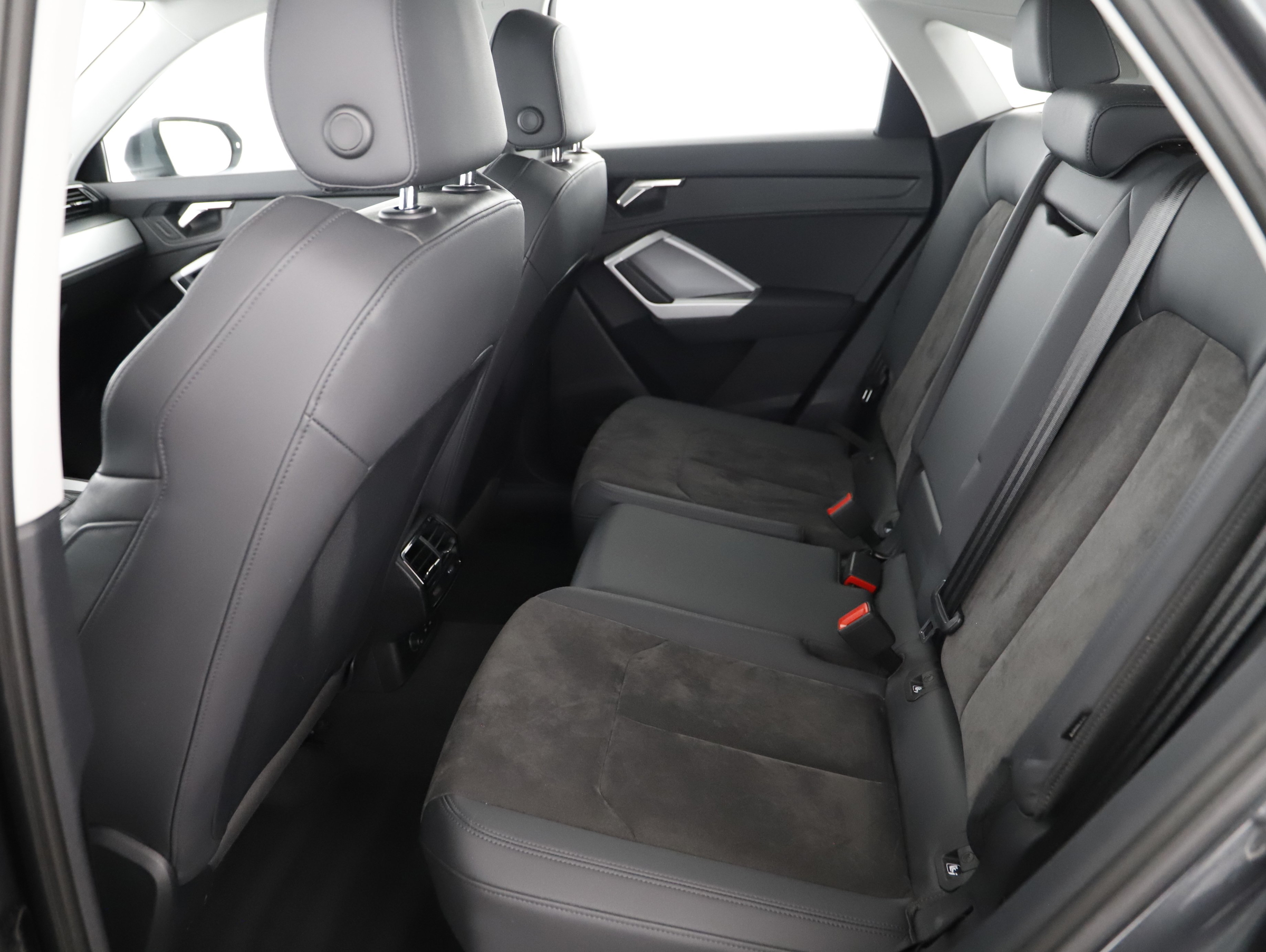 Audi Q3 Sportback 35 2.0 TDI S-Line | Bild 2 von 23