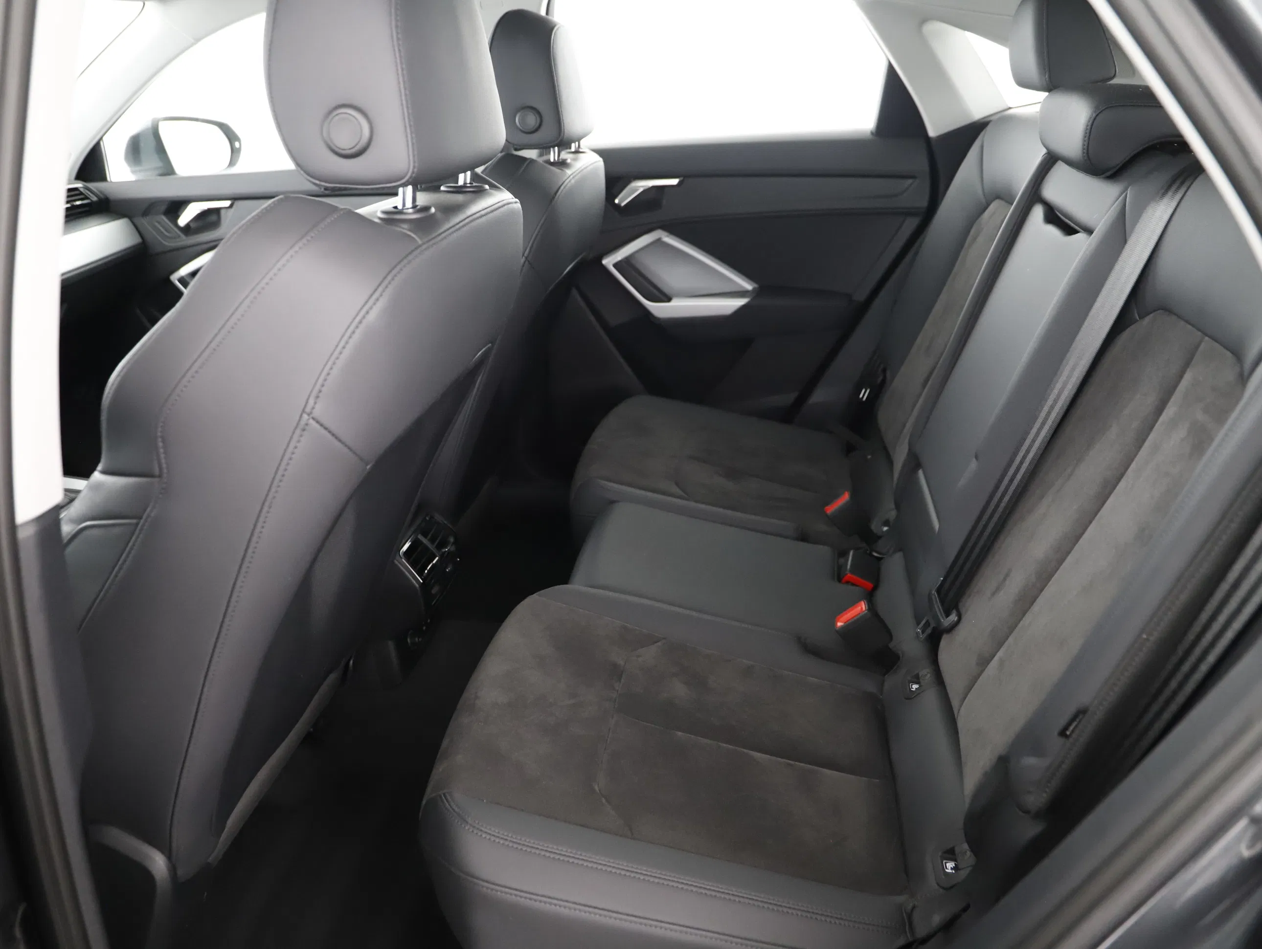 Audi Q3 Sportback 35 2.0 TDI S-Line | Bild 2 von 23