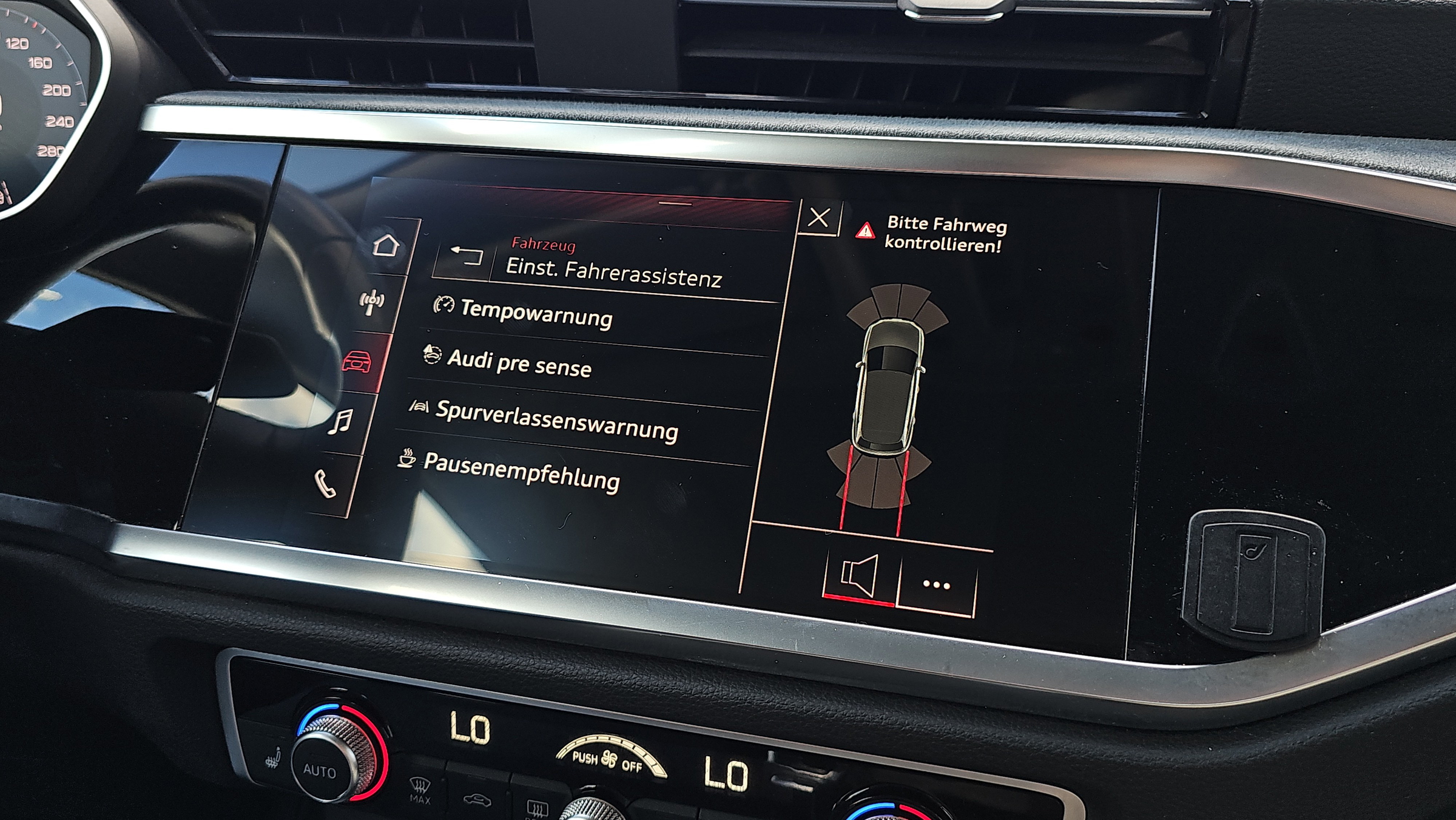 Audi Q3 35 TDI AUT. | Bild 16 von 21