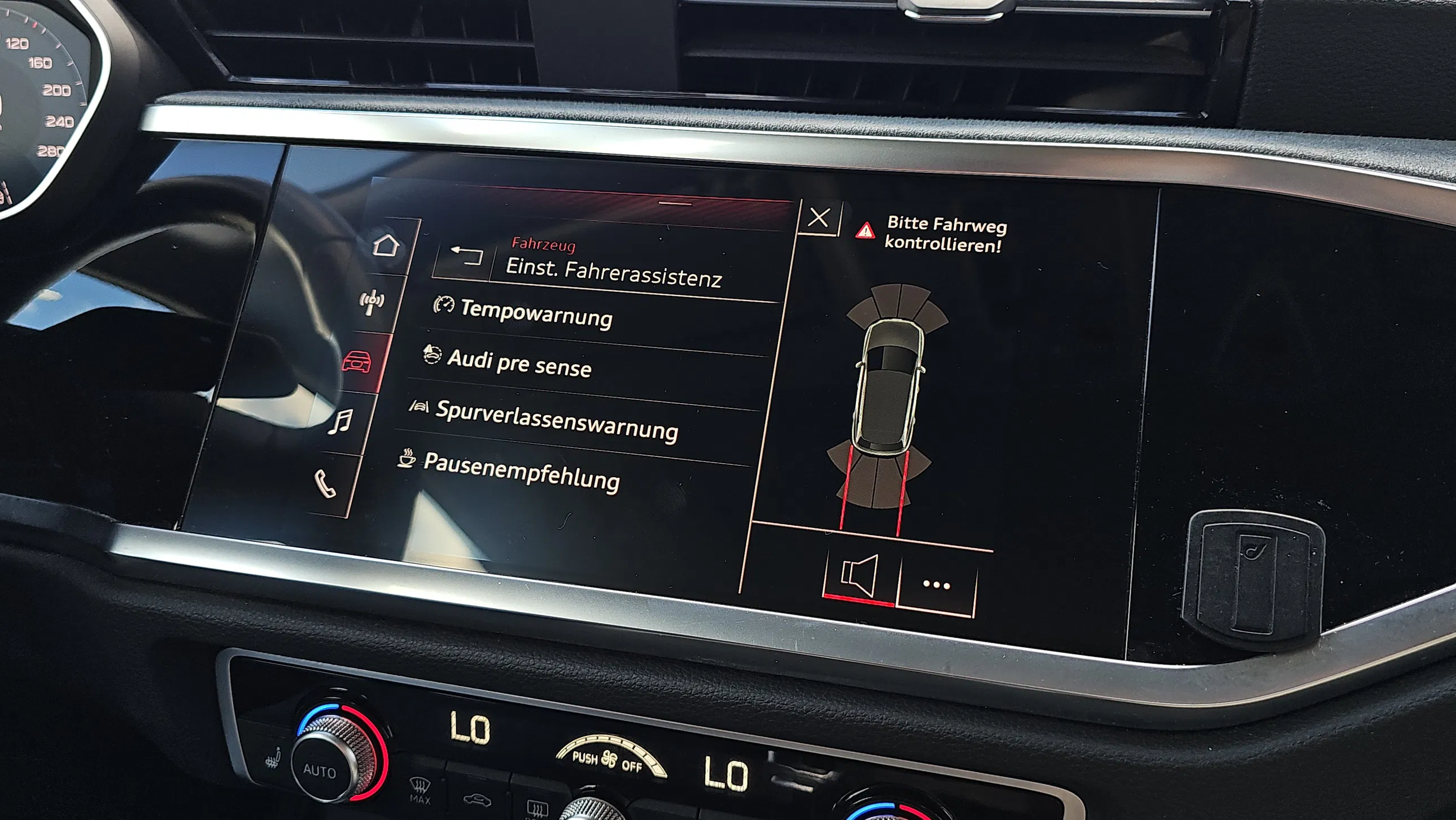 Audi Q3 35 TDI AUT. | Bild 16 von 21