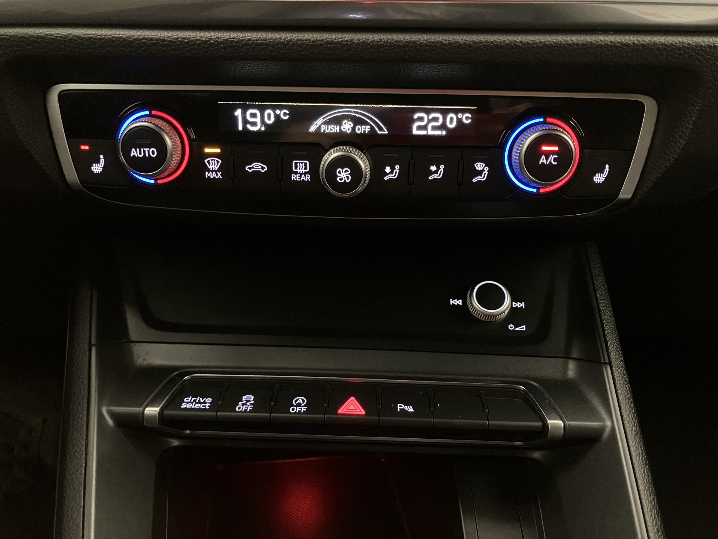 Audi Q3 Sportback 35 1.5 TFSI S-Line | Bild 23 von 27