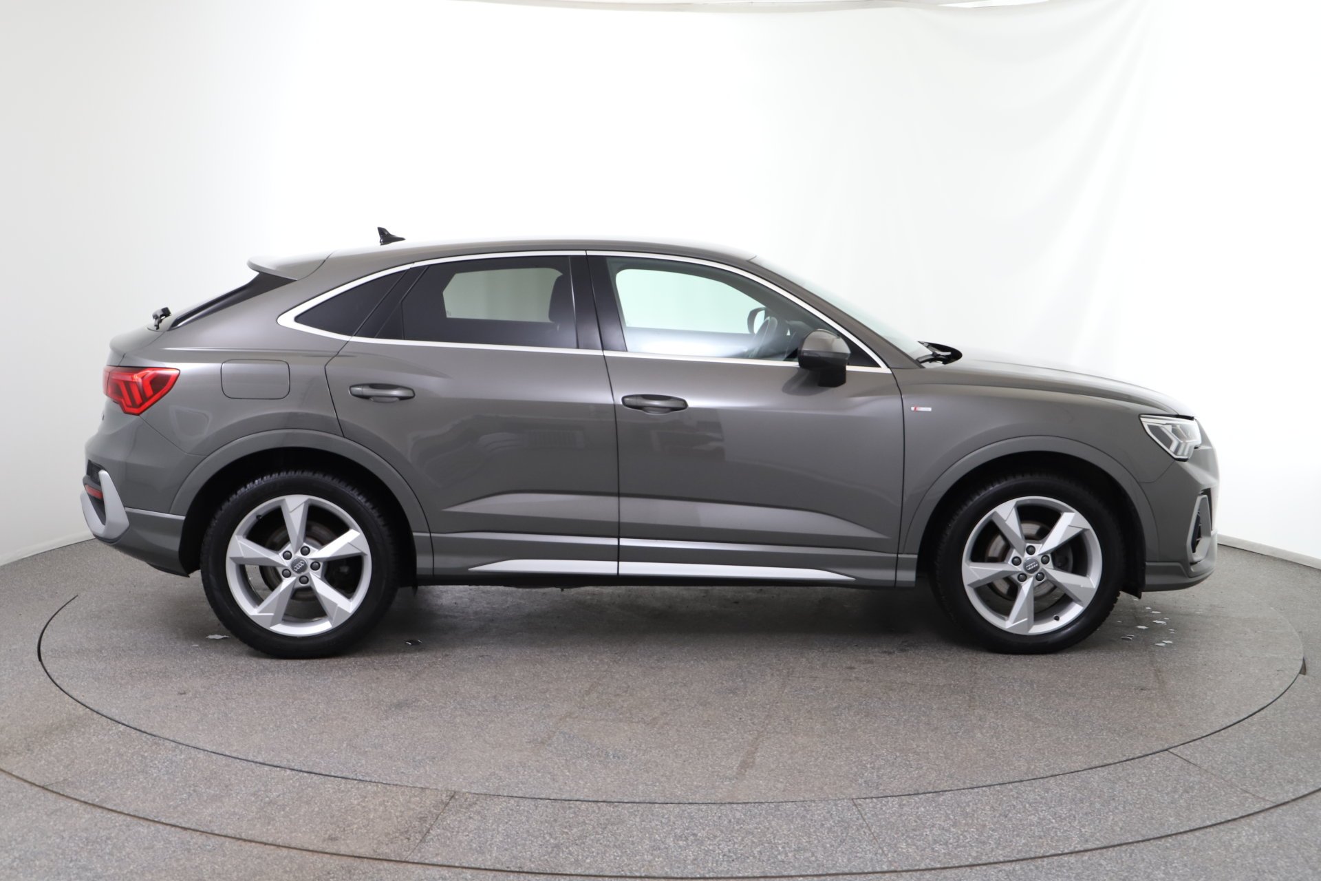 Audi Q3 Sportback 35 1.5 TFSI S-Line | Bild 4 von 27