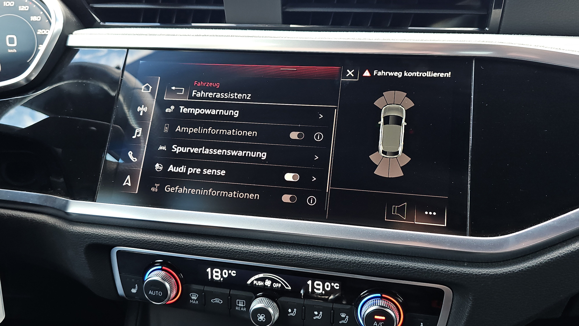Audi Q3 SB 45 TFSI quattro S-line | Bild 15 von 20