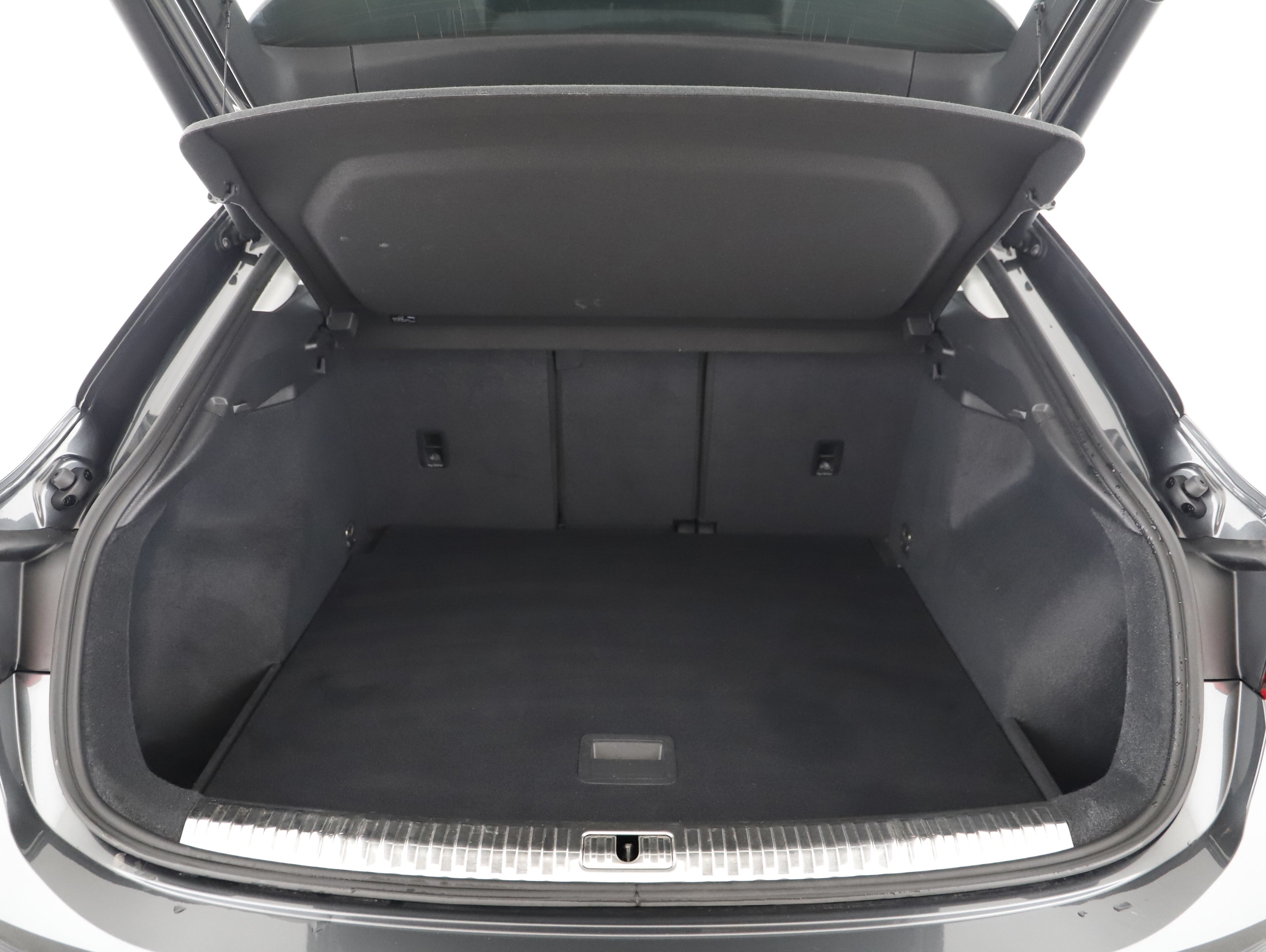 Audi Q3 Sportback 35 2.0 TDI quattro S-Line | Bild 17 von 23