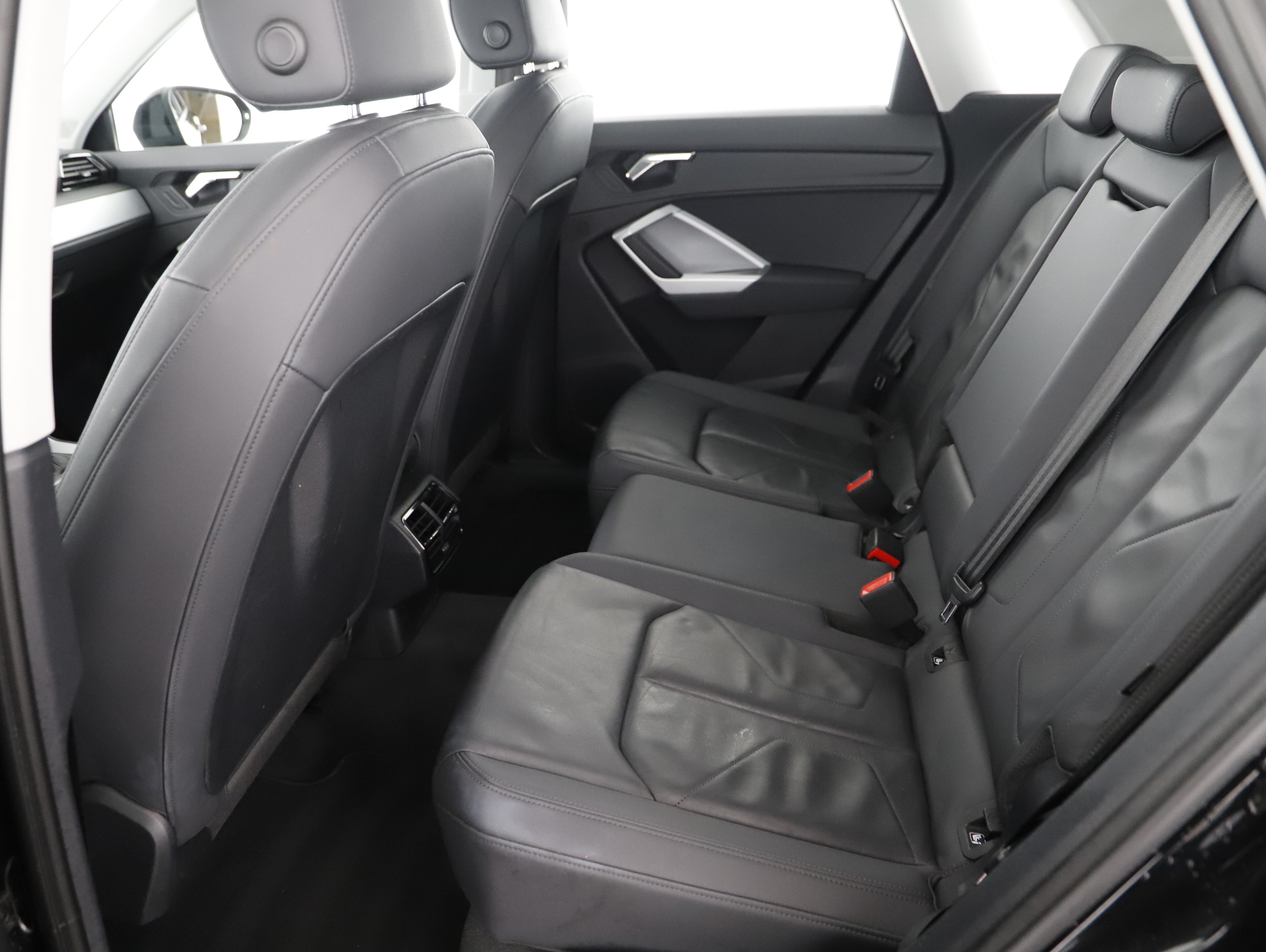 Audi Q3 35 TDI quattro adv. Aut. | Bild 19 von 23