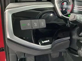 Audi Q3 40 2.0 TDI quattro | Thumbnail 11 von 24