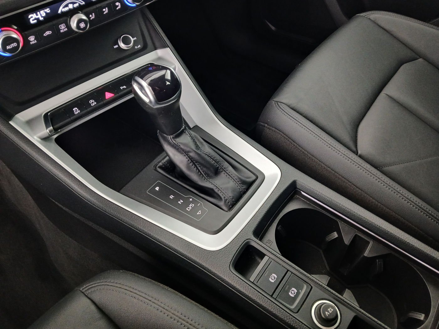 Audi Q3 40 2.0 TDI quattro | Bild 15 von 24