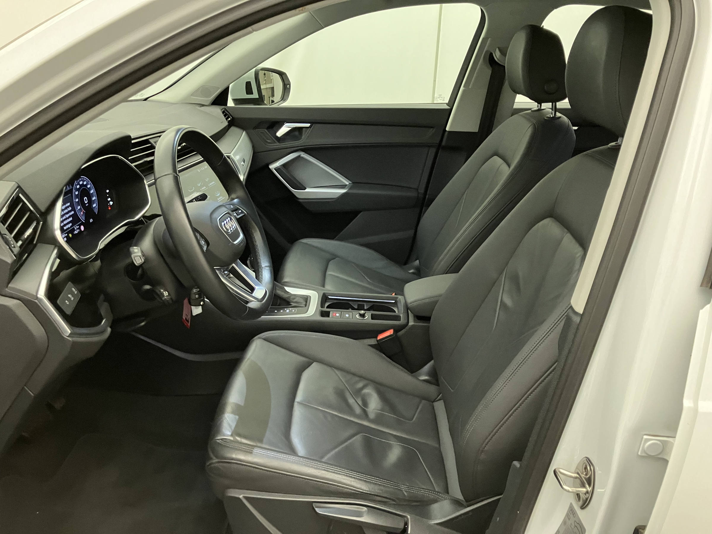 Audi Q3 35 2.0 TDI S-Line | Bild 13 von 30