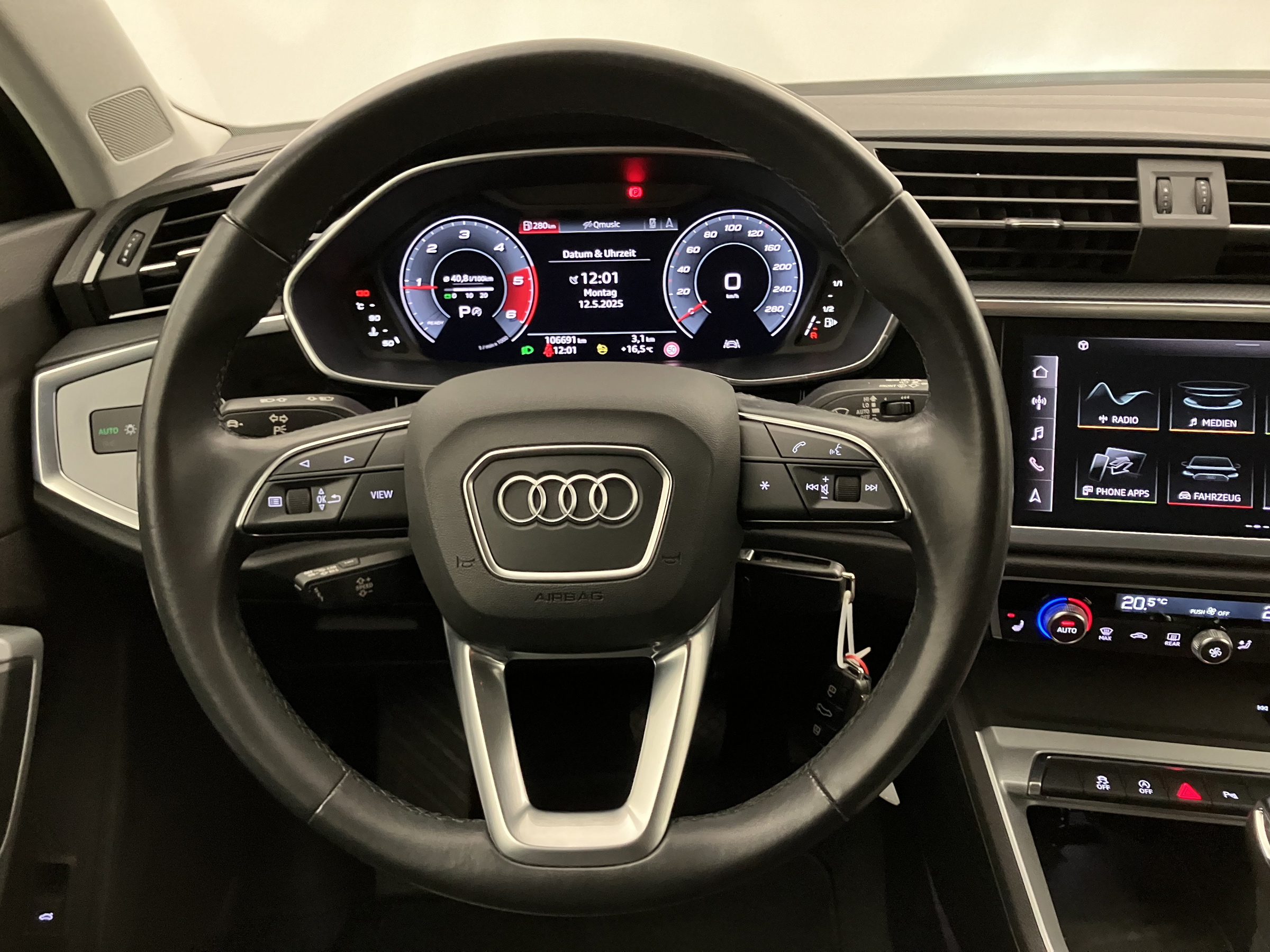Audi Q3 35 2.0 TDI S-Line | Bild 16 von 30