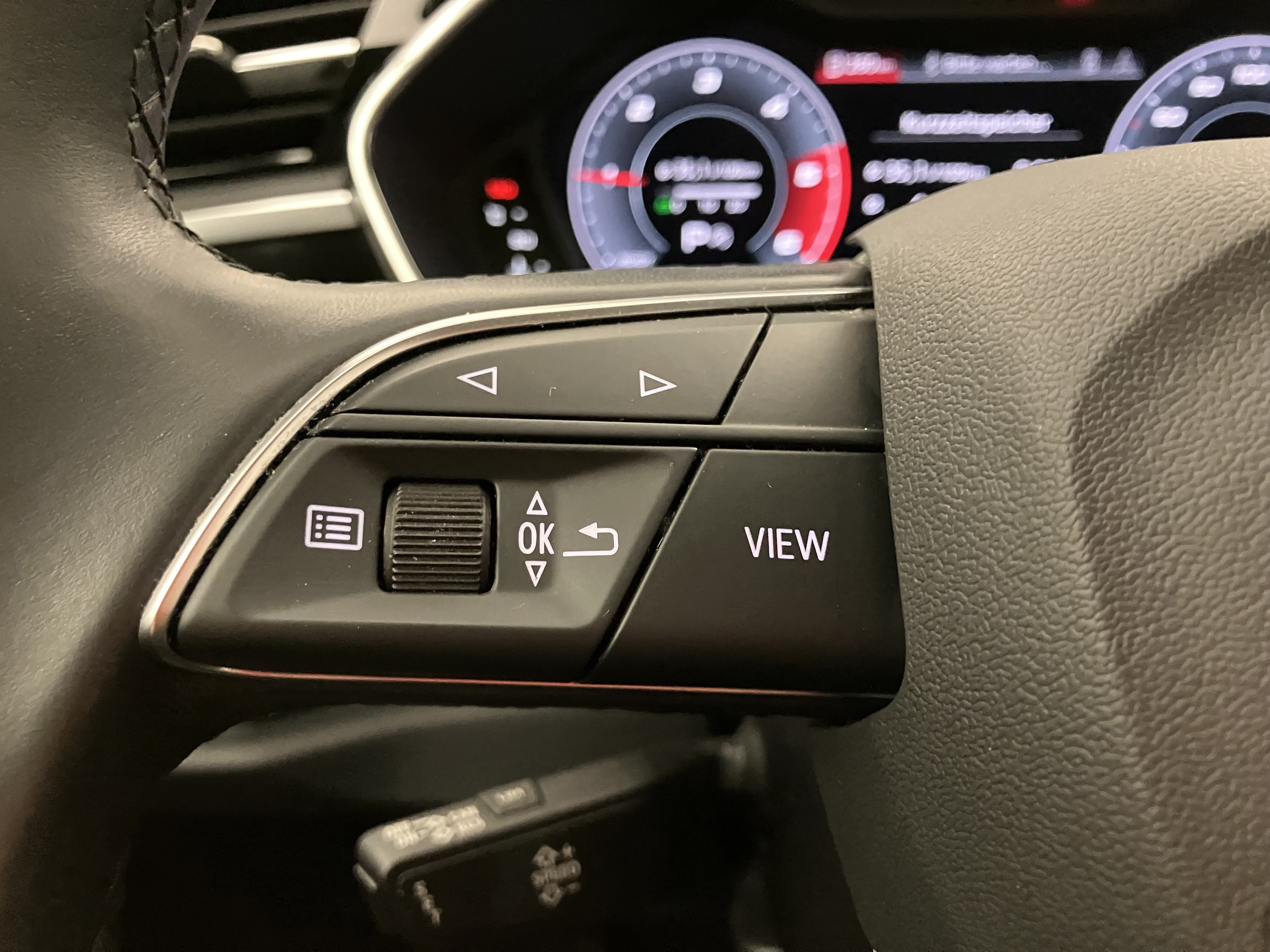 Audi Q3 35 2.0 TDI S-Line | Bild 17 von 30