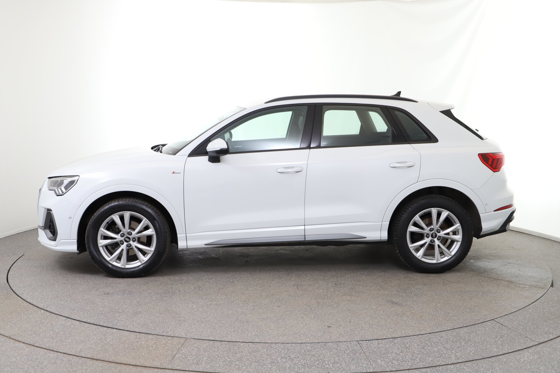 Audi Q3 35 2.0 TDI S-Line | Bild 3 von 30